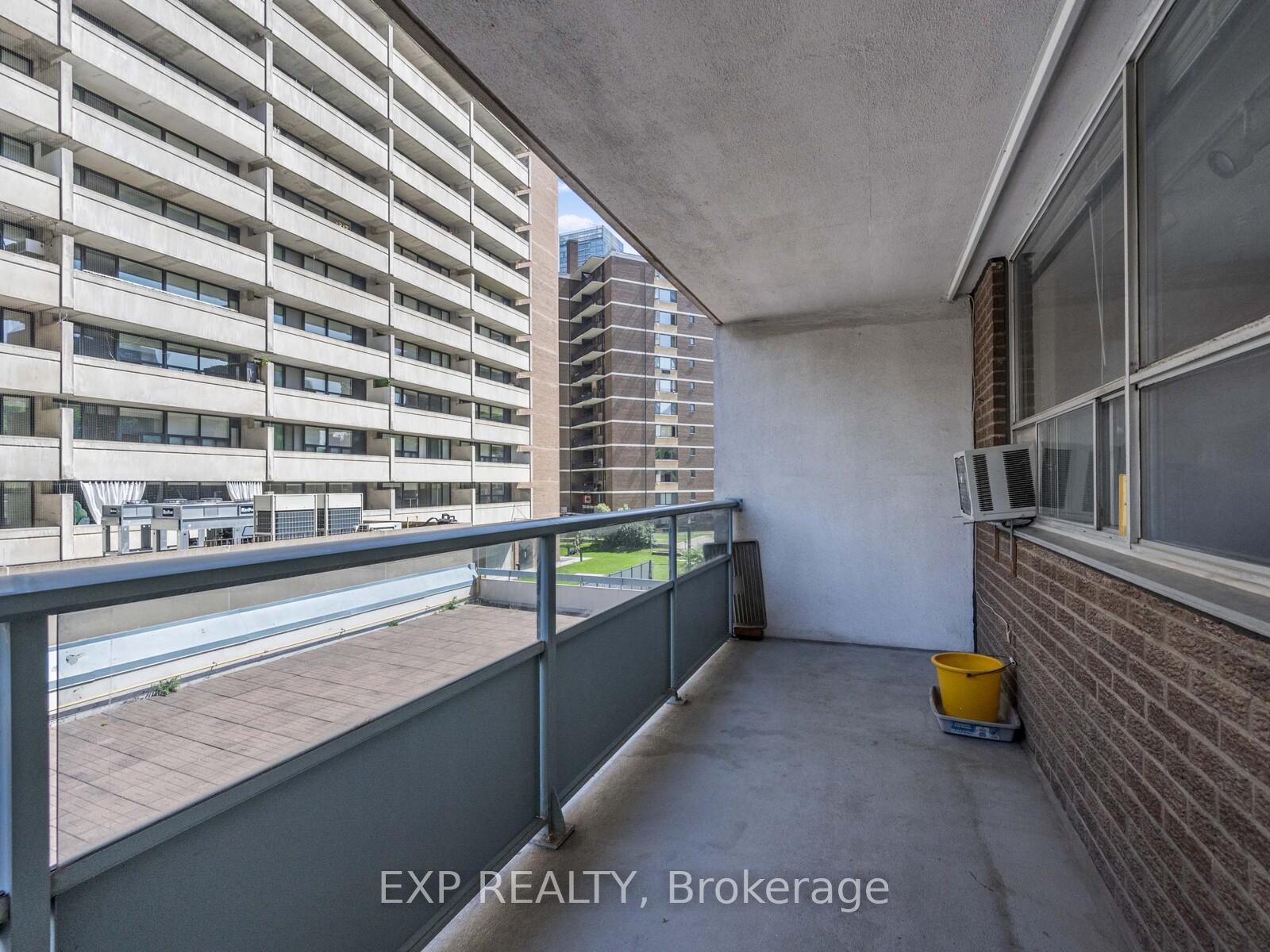 2 Bedrooms Co-op at 30 Gloucester, Toronto For sale