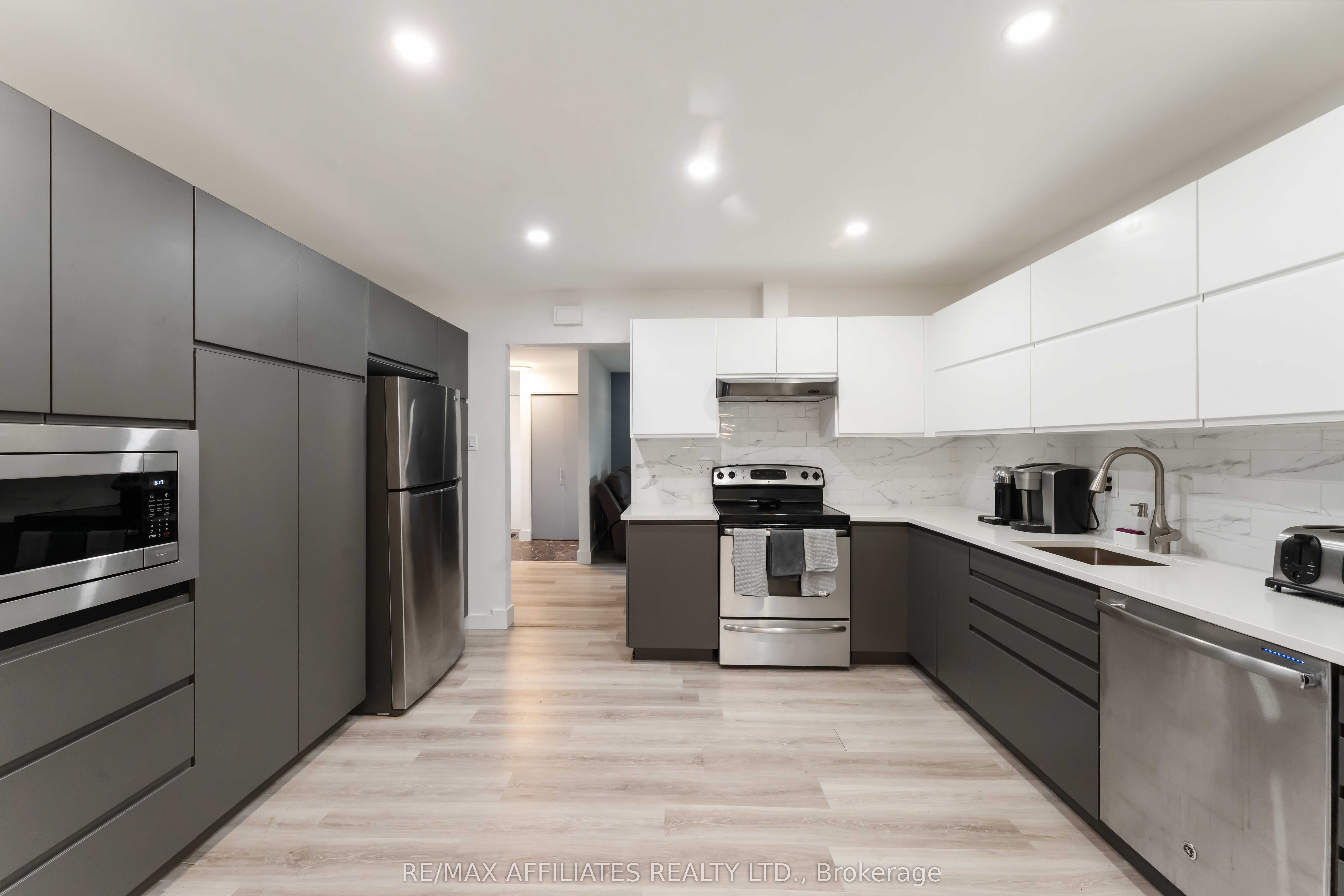 2 Teakwood Court