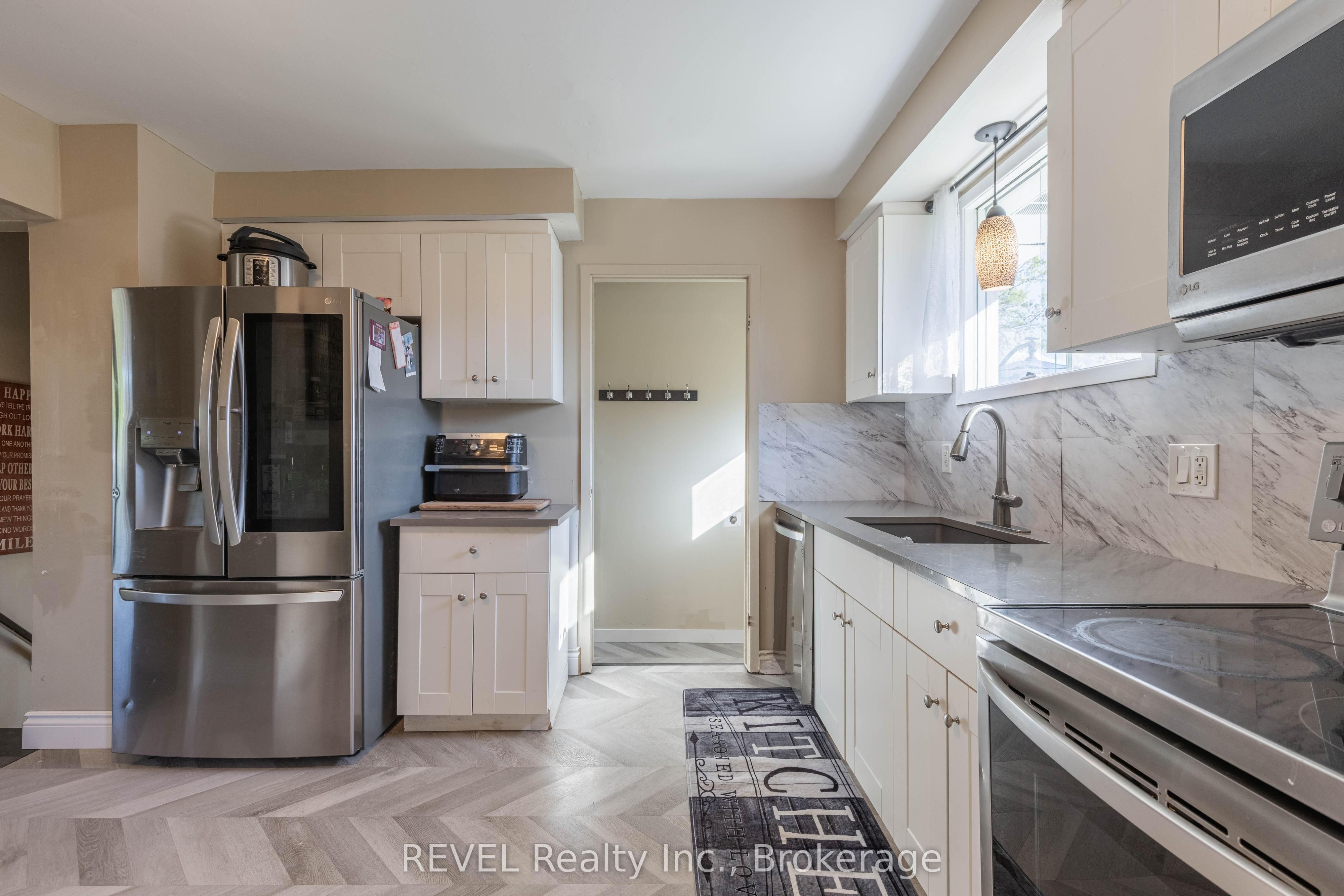 4 ELAINE Court, St. Catharines, ON L2N 6S1