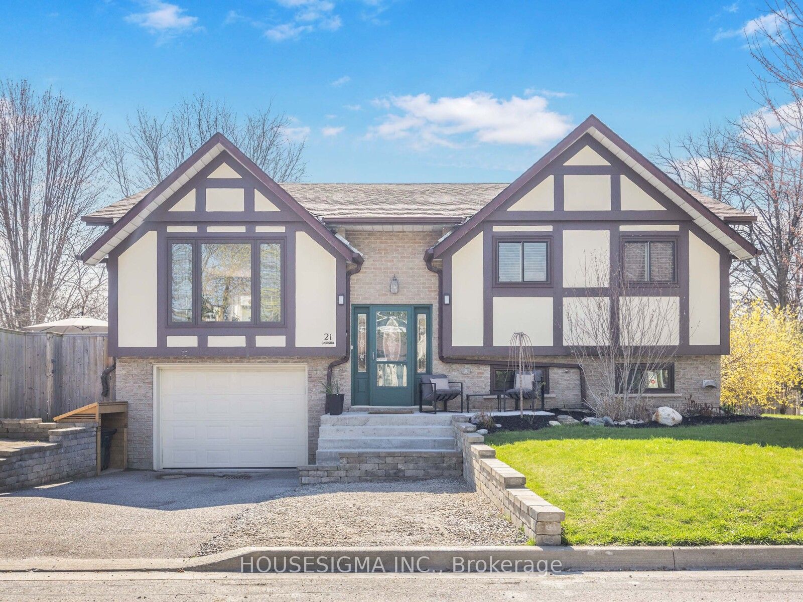 21 Dawson Street, Whitby, ON L1N 6C6