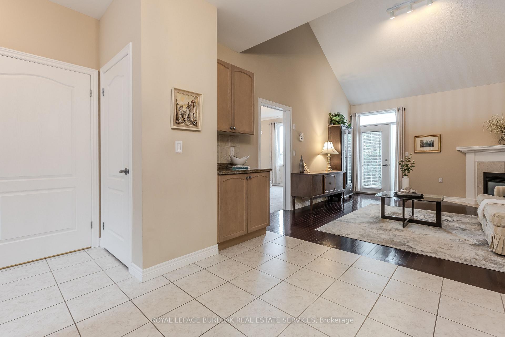 3 Bedrooms Condo at 2125 Itabashi, Burlington For sale