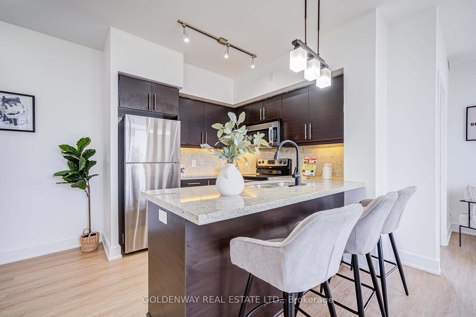 2 Bedrooms Condo at 676 Sheppard, Toronto For sale