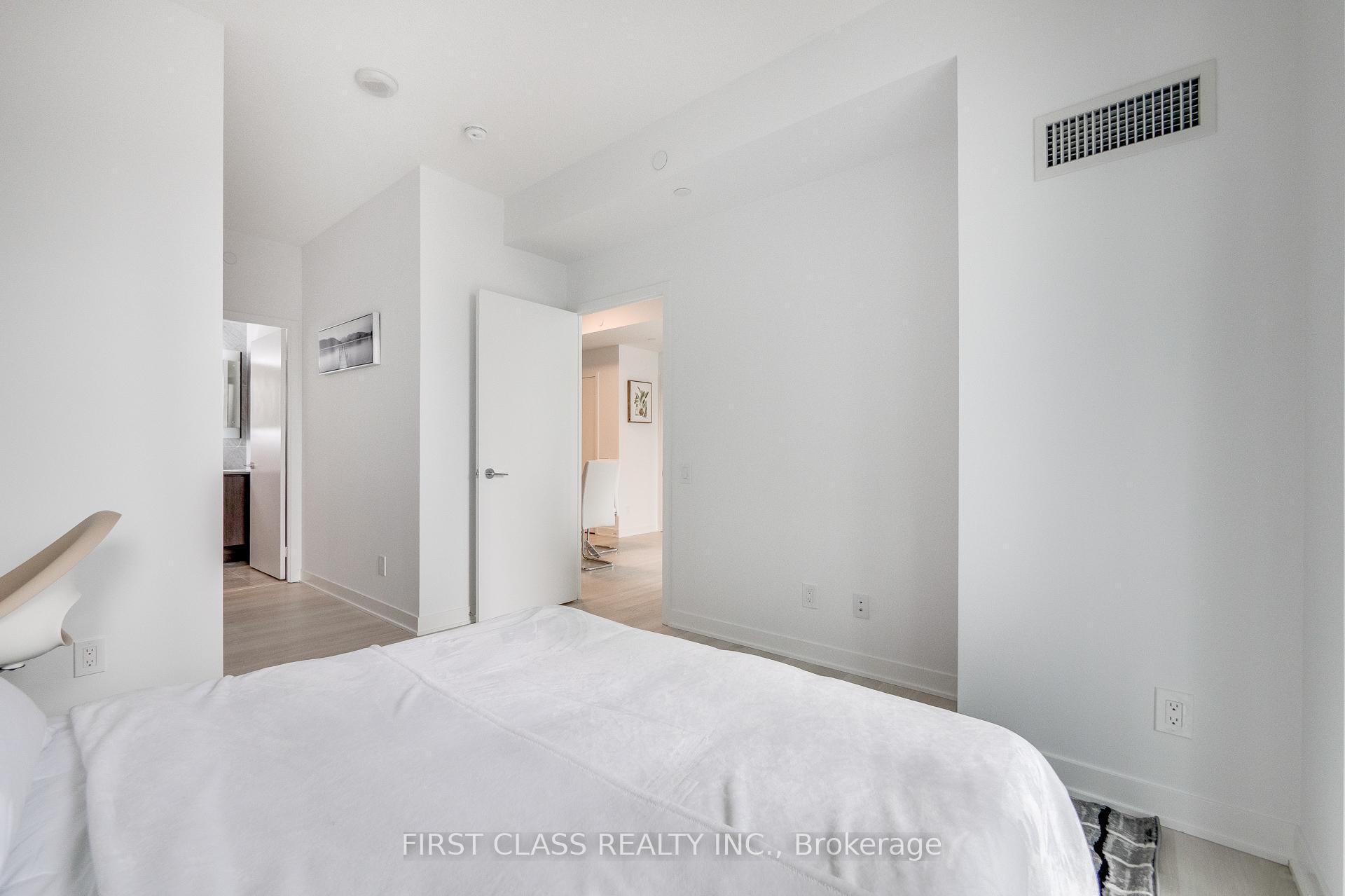 3 Bedrooms Condo at 80 Queens Wharf, Toronto For sale