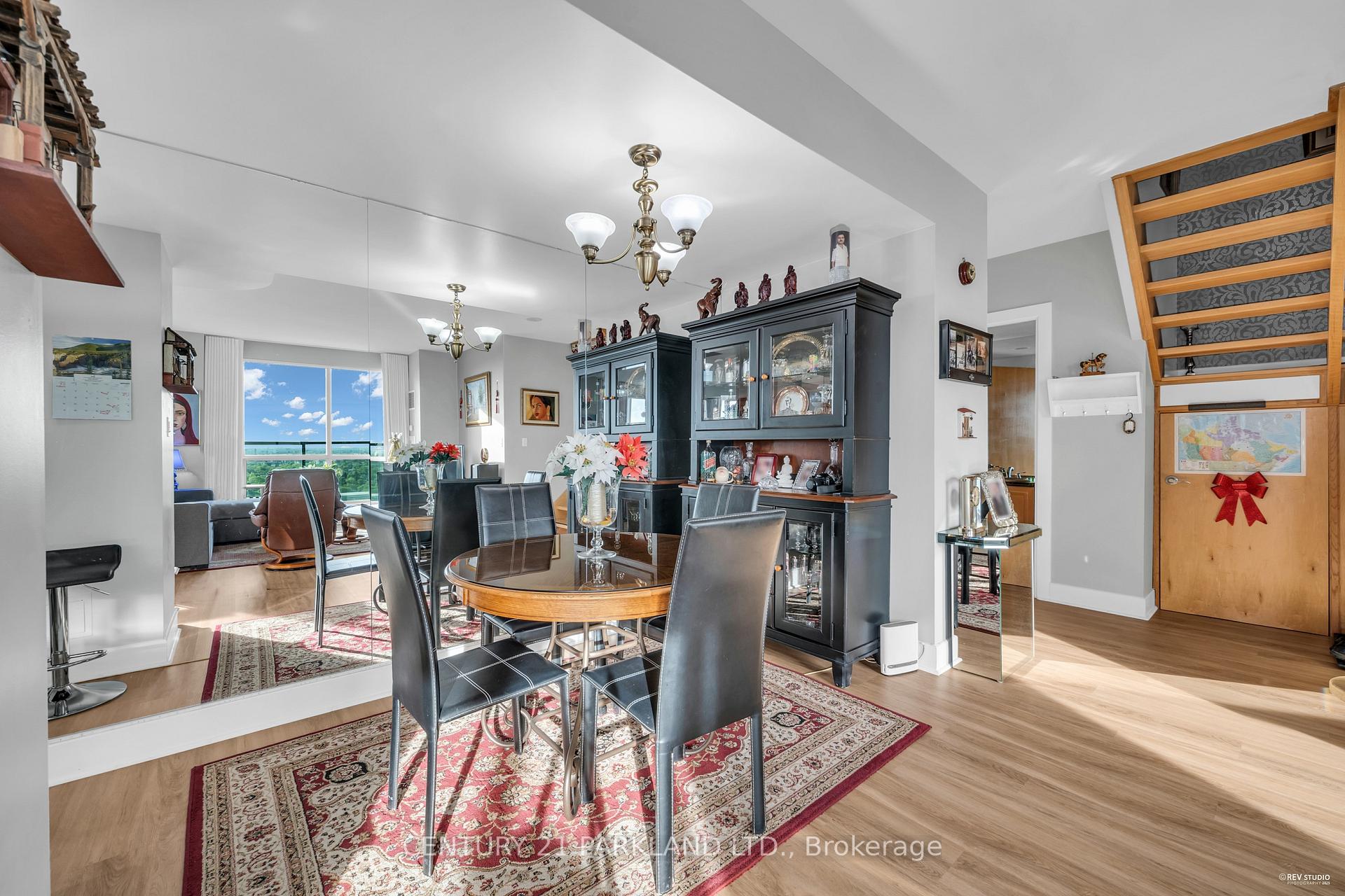 3 Bedrooms Condo at 7 Lorraine, Toronto For sale