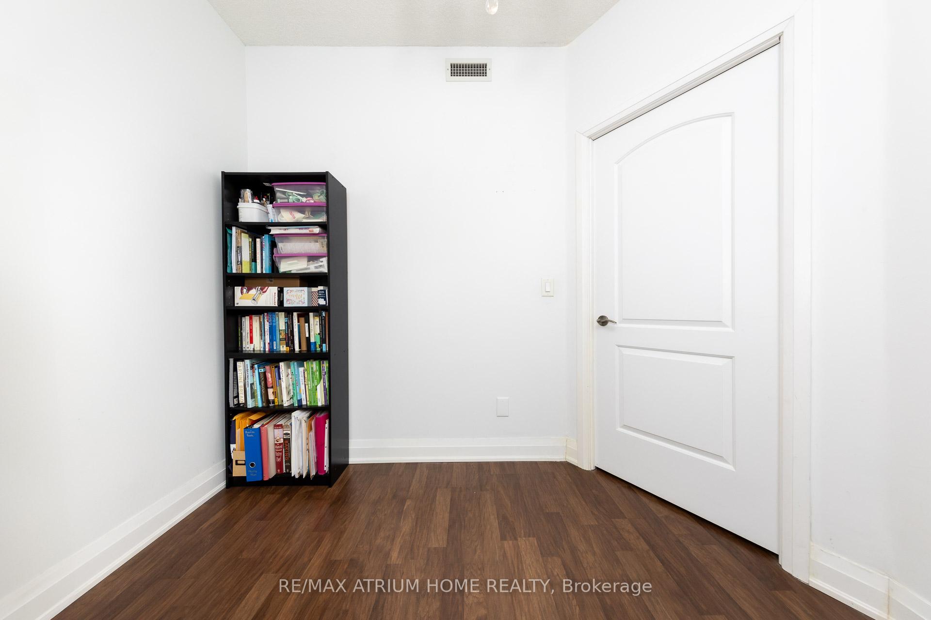 2 Bedrooms Condo at 20 North Park, Vaughan For sale