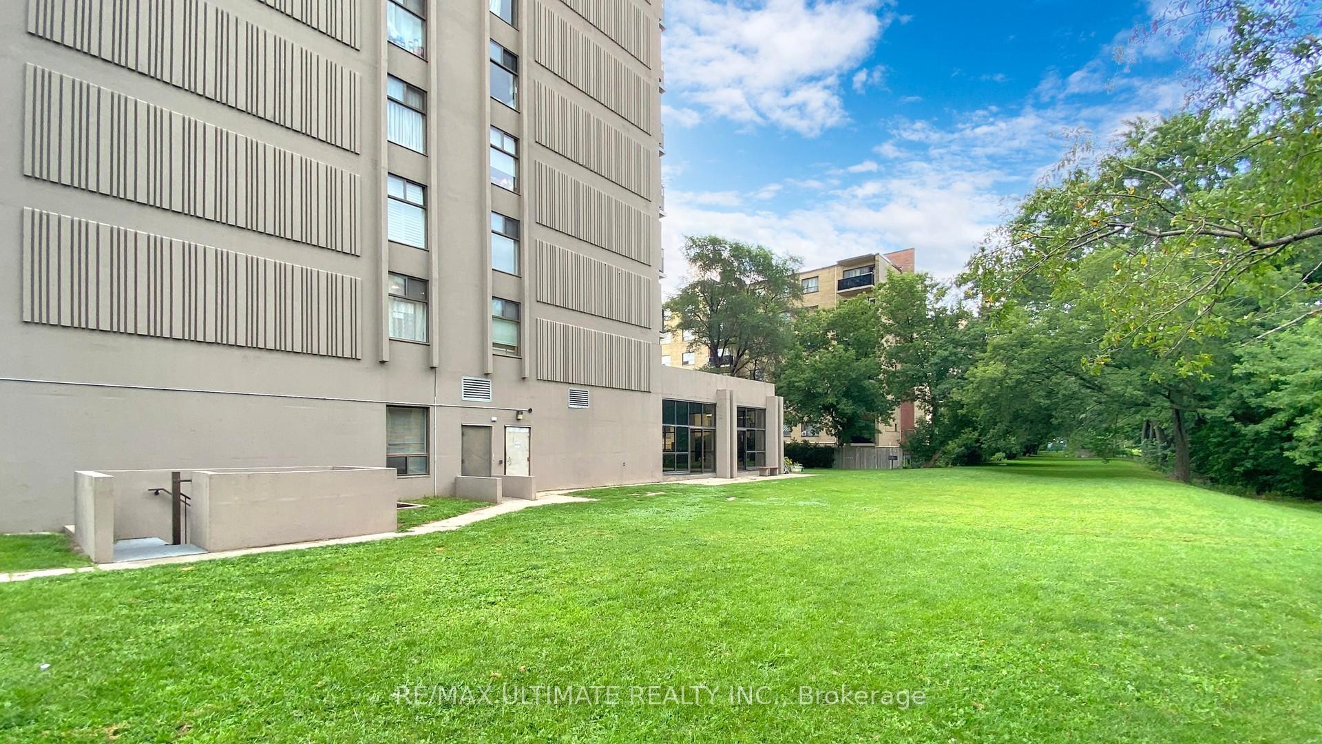 2 Bedrooms Condo at 135 Marlee, Toronto For sale