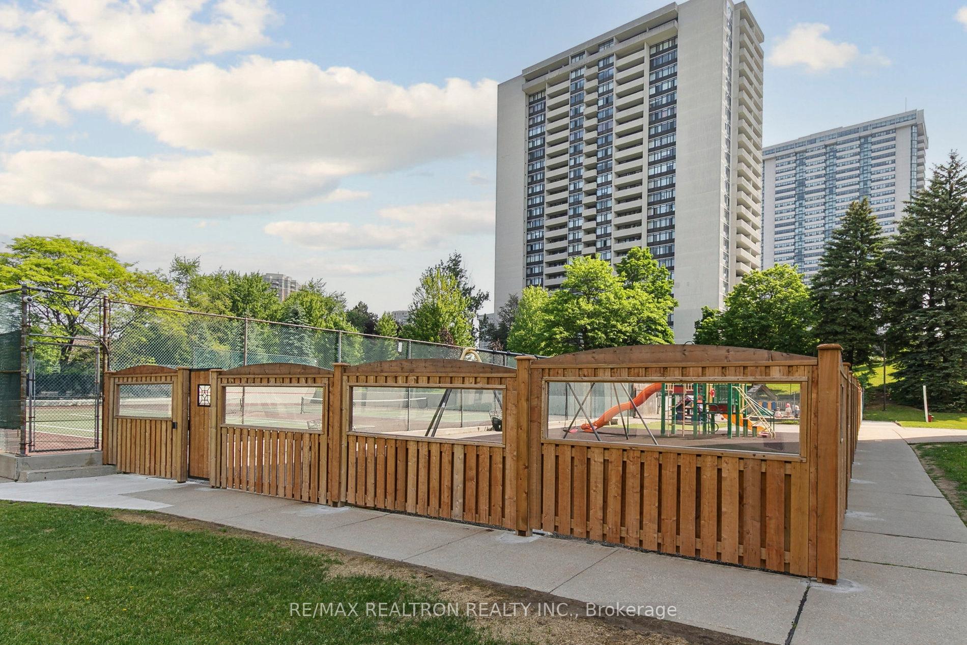 1 Bedroom Condo at 350 Seneca Hill, Toronto For sale