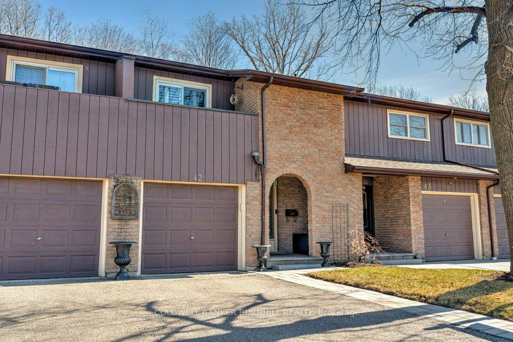 3 Bedrooms Condo at 2301 CAVENDISH,  Burlington For sale