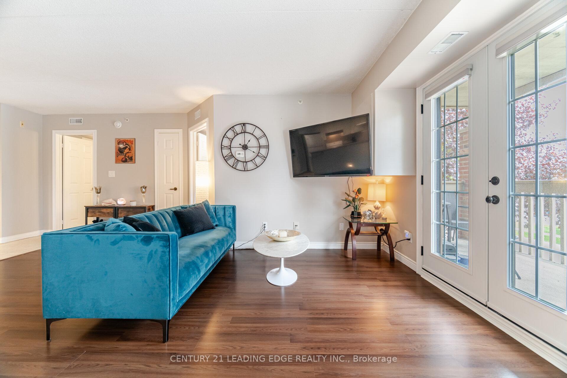2 Bedrooms Condo at 4005 Kilmer, Burlington For sale
