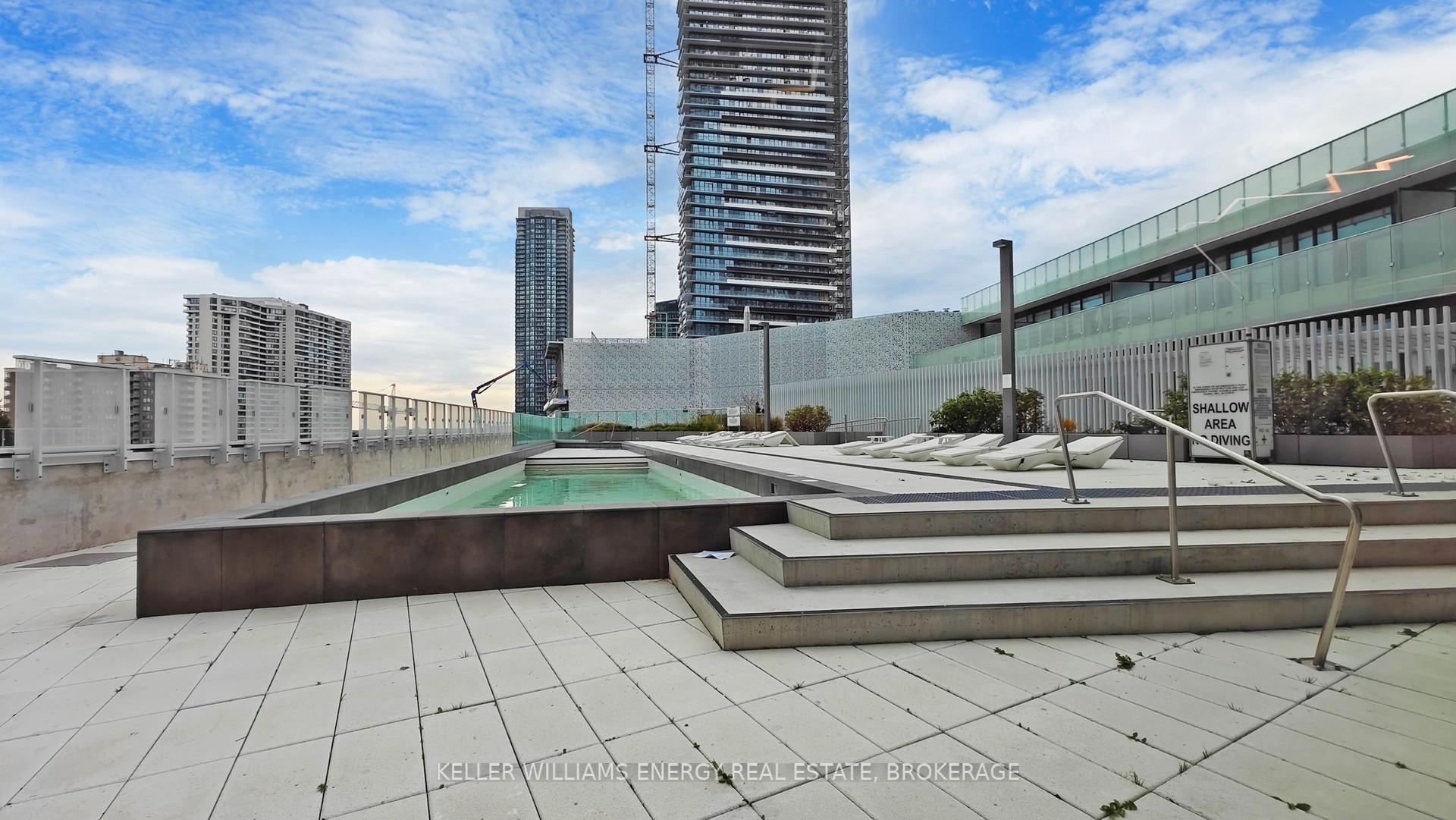 3 Bedrooms Condo at 3900 Confederation, Mississauga For sale