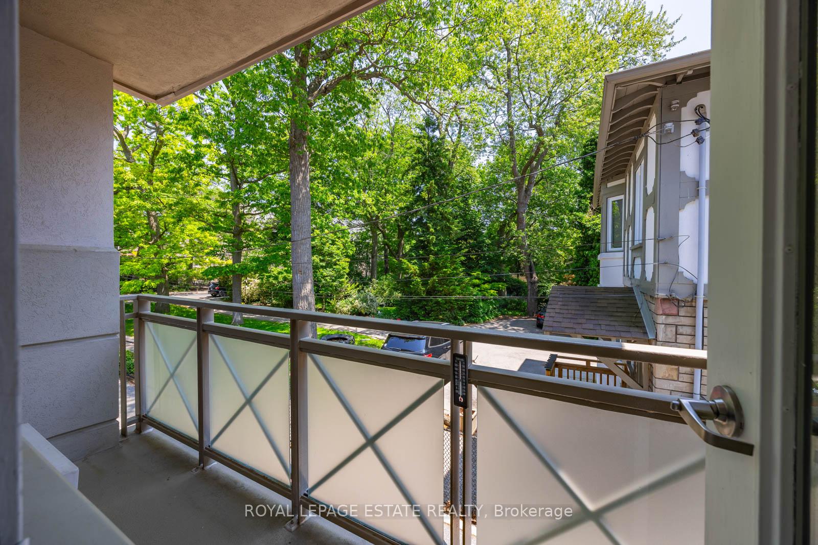 2 Bedrooms Co-op at 21 Benlamond, Toronto For sale