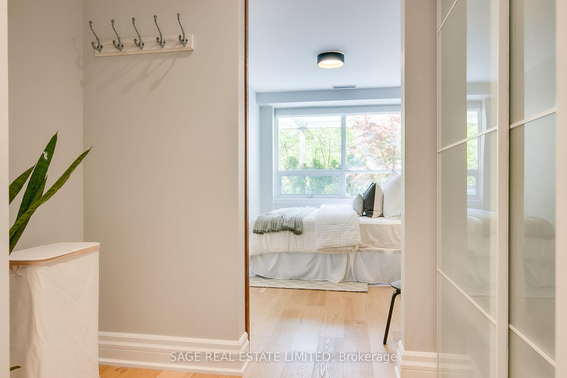 2 Bedrooms Condo at 111 Merton, Toronto For sale
