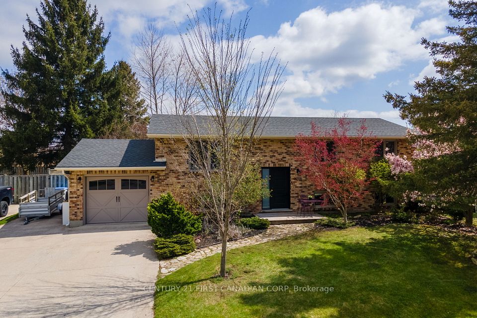 2268 Bentim Road, Strathroy-Caradoc, ON N0L 1W0
