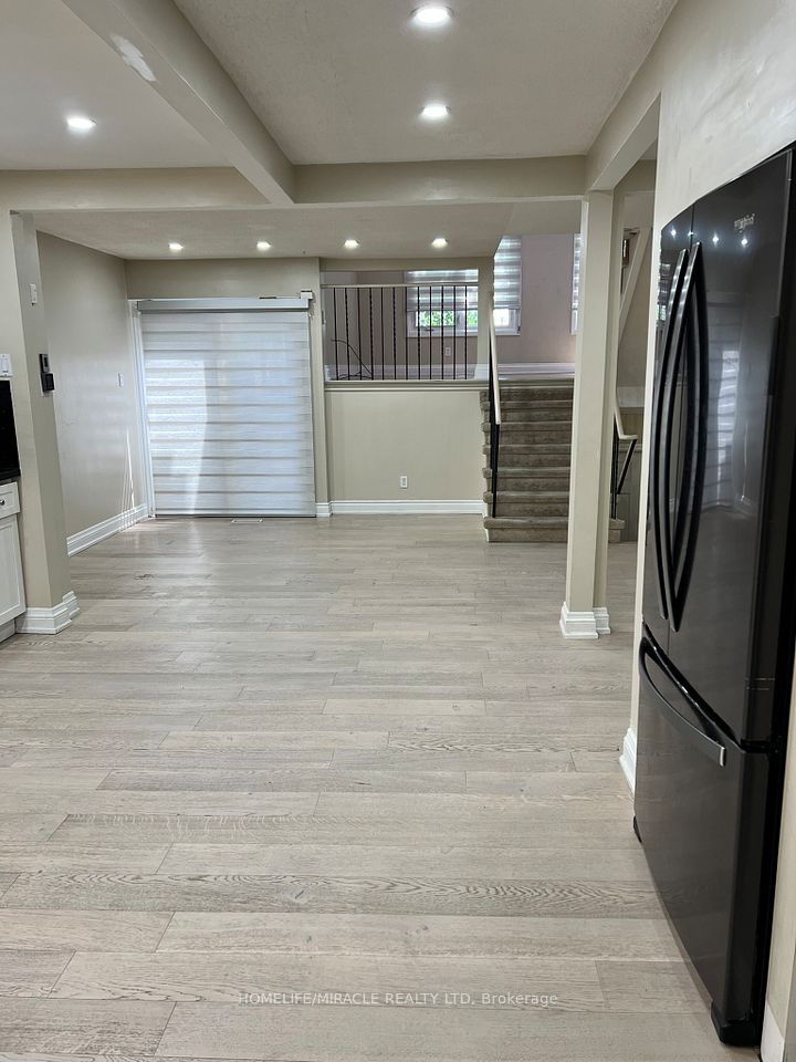 15 Slater Circle, Brampton, ON L6X 2S7