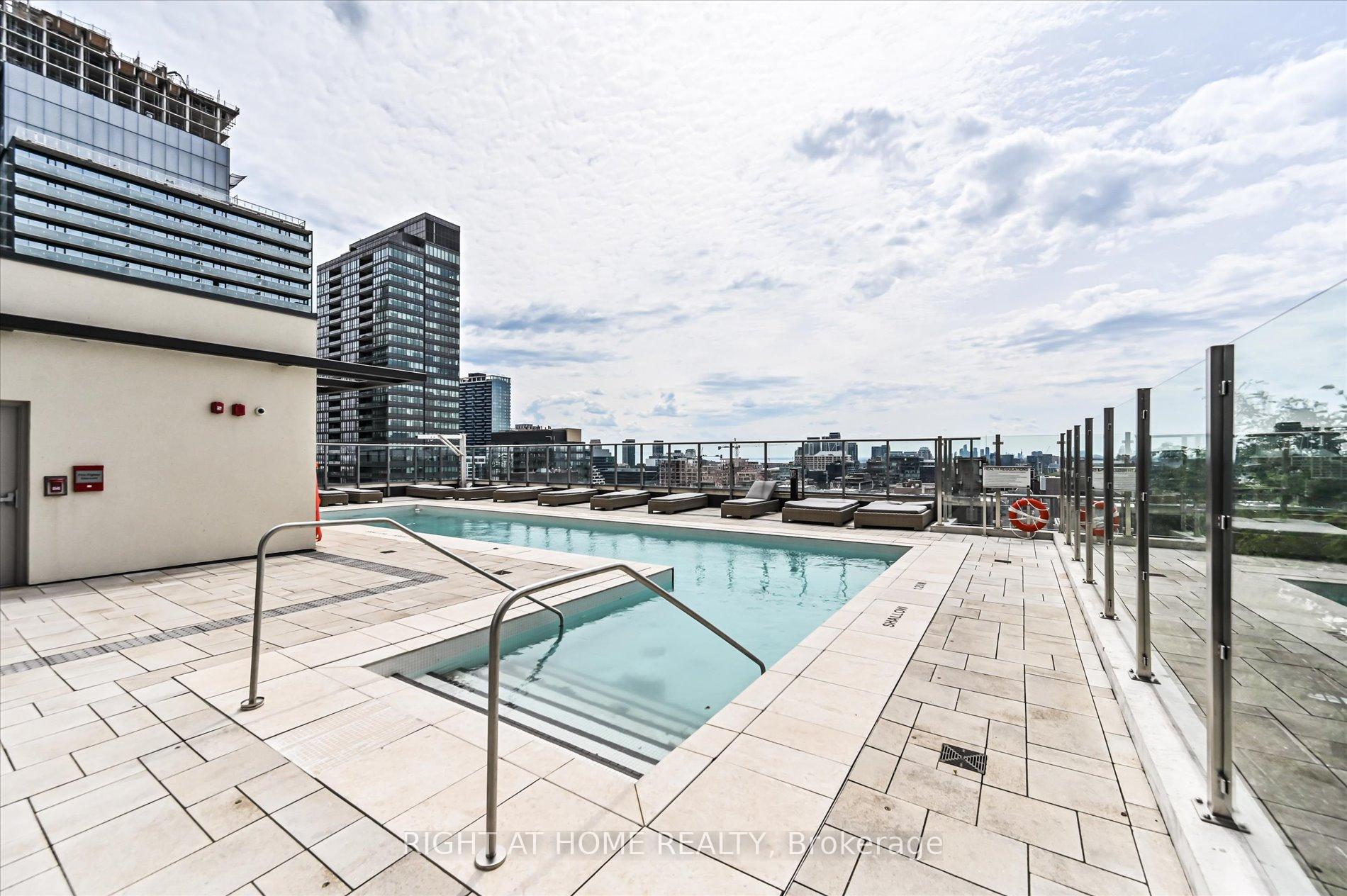 3 Bedrooms Condo at 108 Peter, Toronto For sale