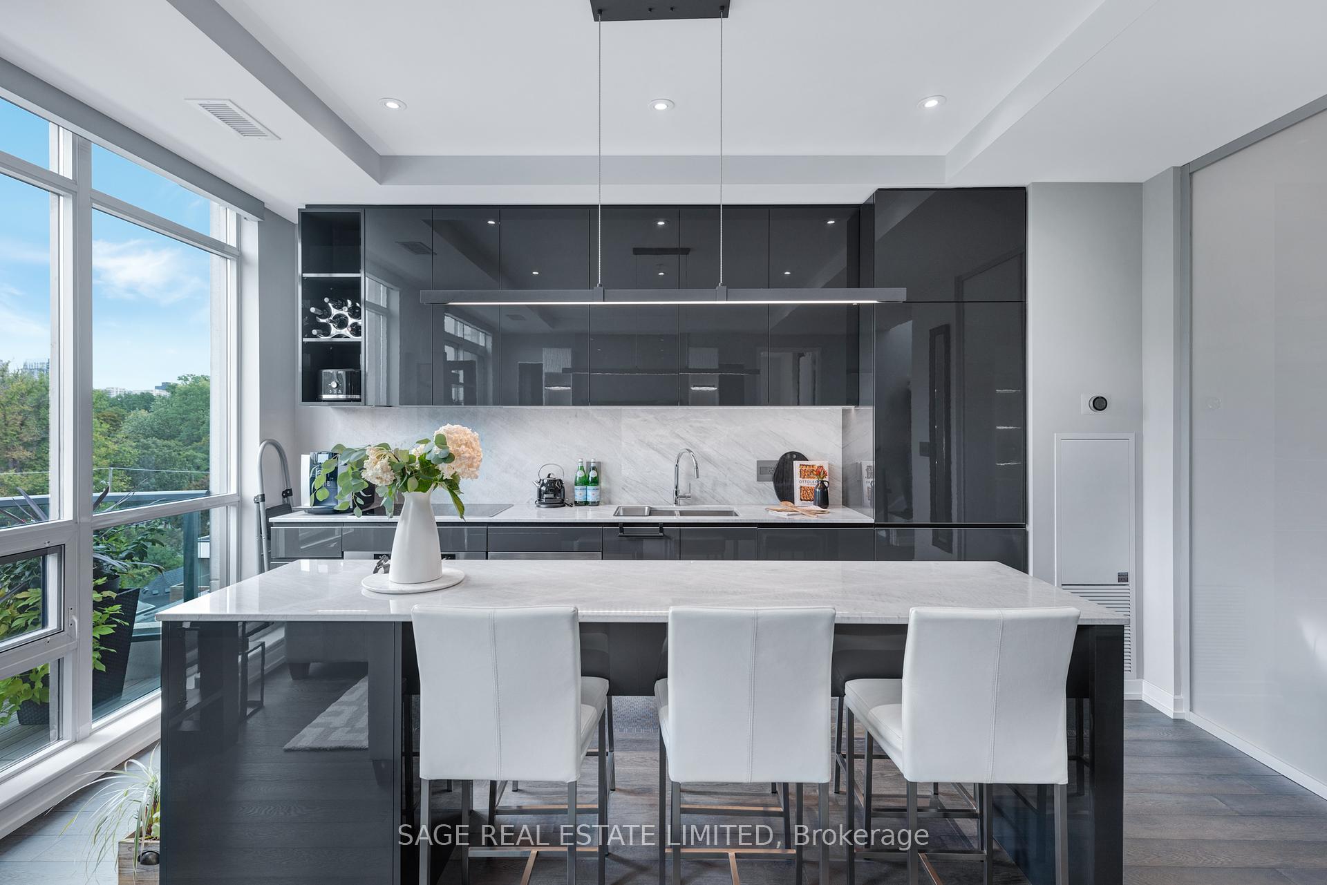 3 Bedrooms Condo at 377 Madison,  Toronto For sale