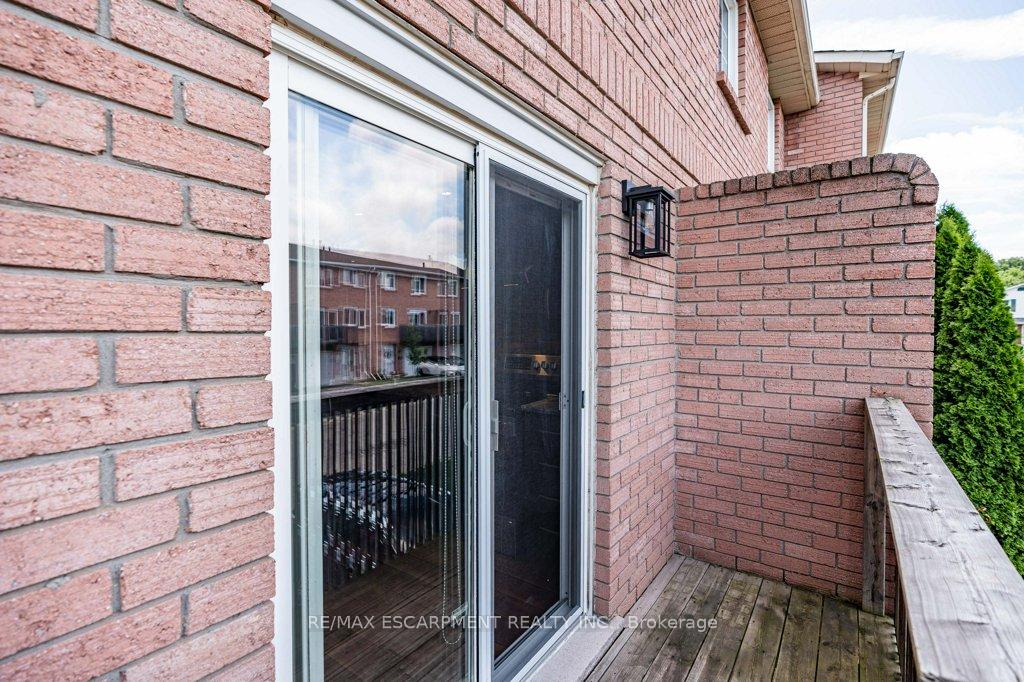 3 Bedrooms Condo at 29 HERITAGE, Hamilton For sale