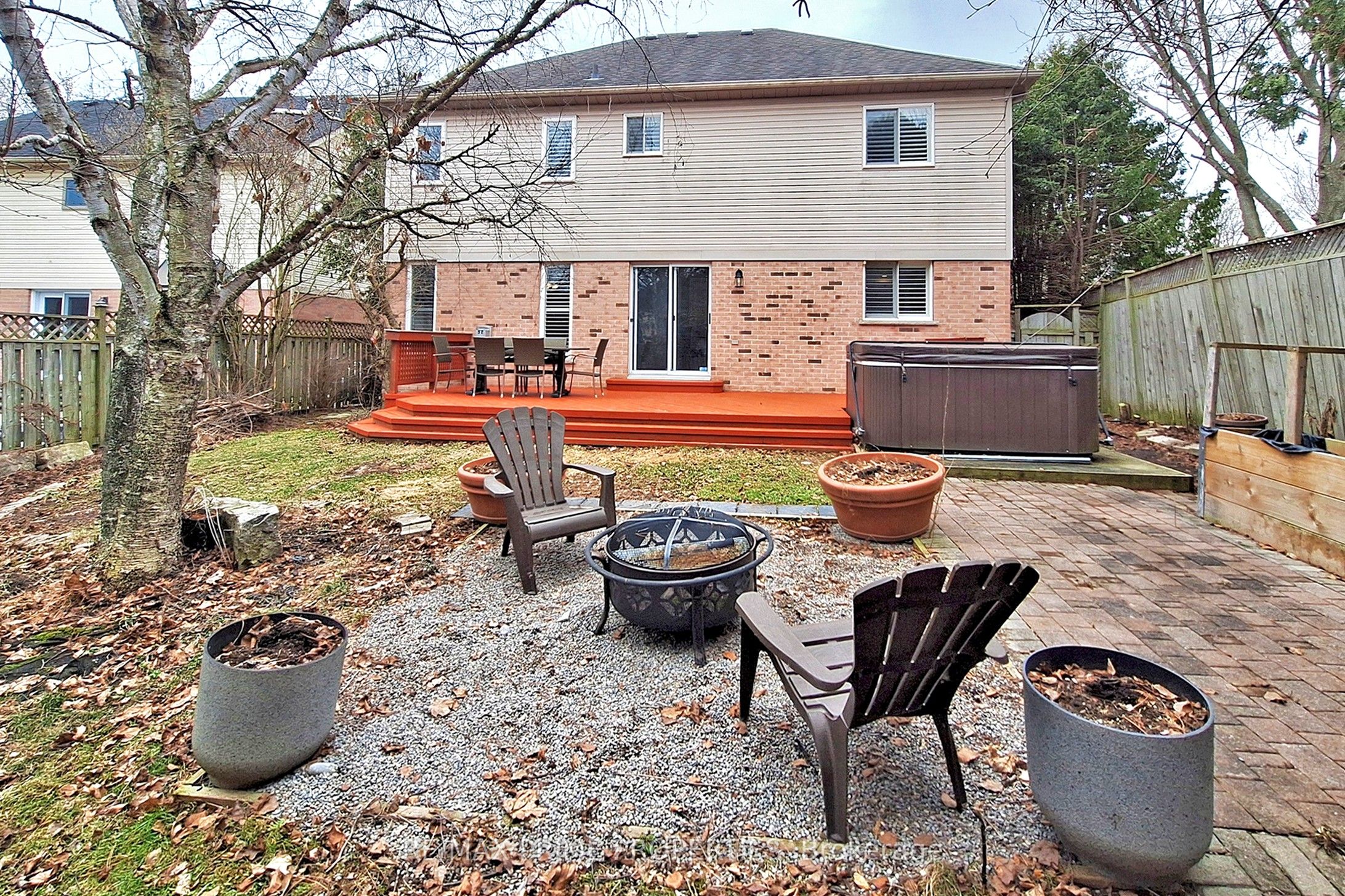 32 KENNETT Drive