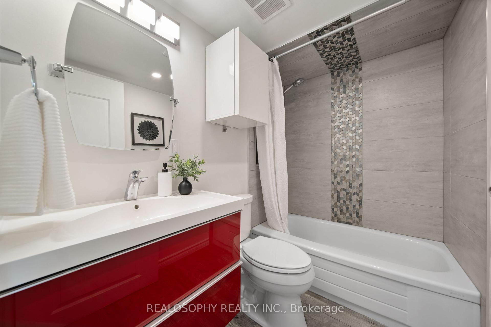 3 Bedrooms Condo at 100 Quebec, Toronto For sale