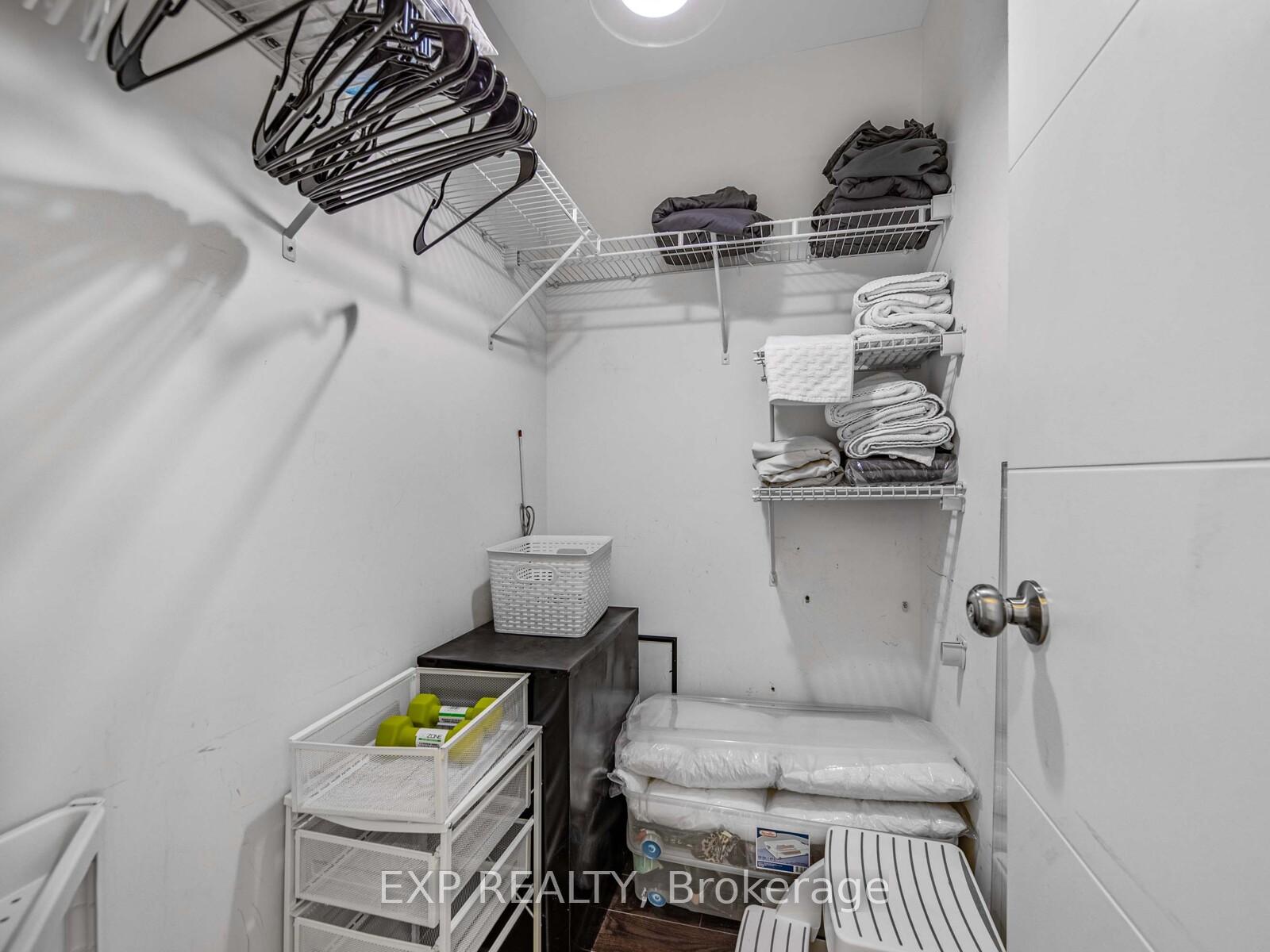 2 Bedrooms Condo at 460 Adelaide, Toronto For sale
