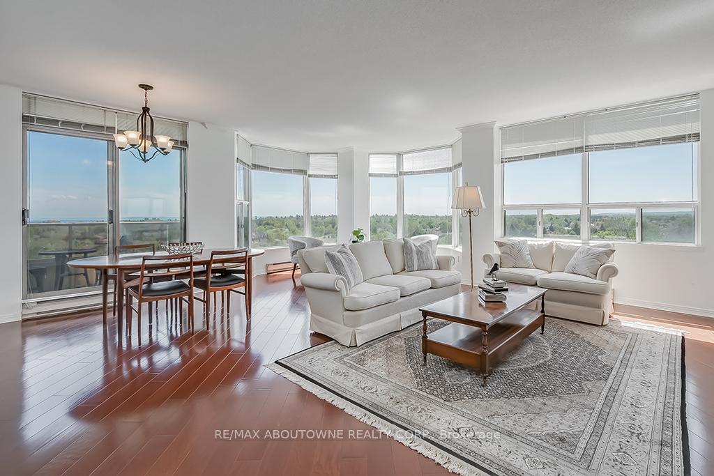2 Bedrooms Condo at 1903 Pilgrims, Oakville For sale
