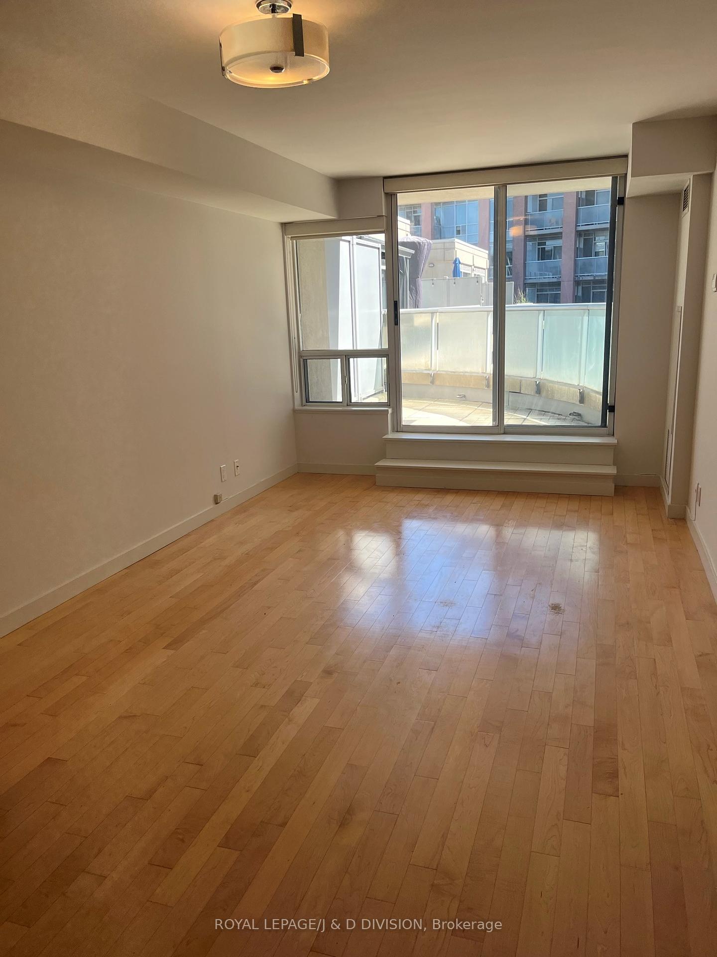 3 Bedrooms Condo at 1005 King,  Toronto For sale