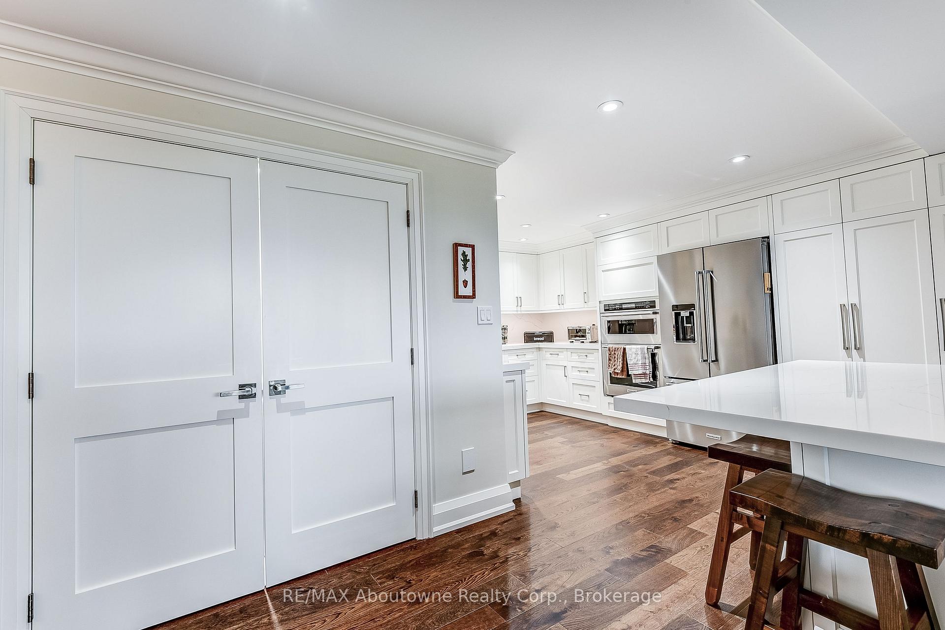 2 Bedrooms Condo at 2180 Marine, Oakville For sale