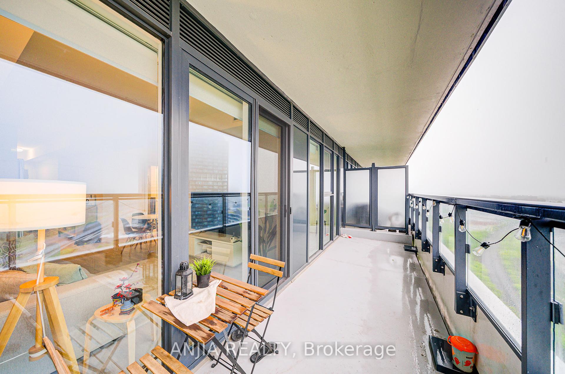 2 Bedrooms Condo at 30 Inn On The Park, Toronto For sale