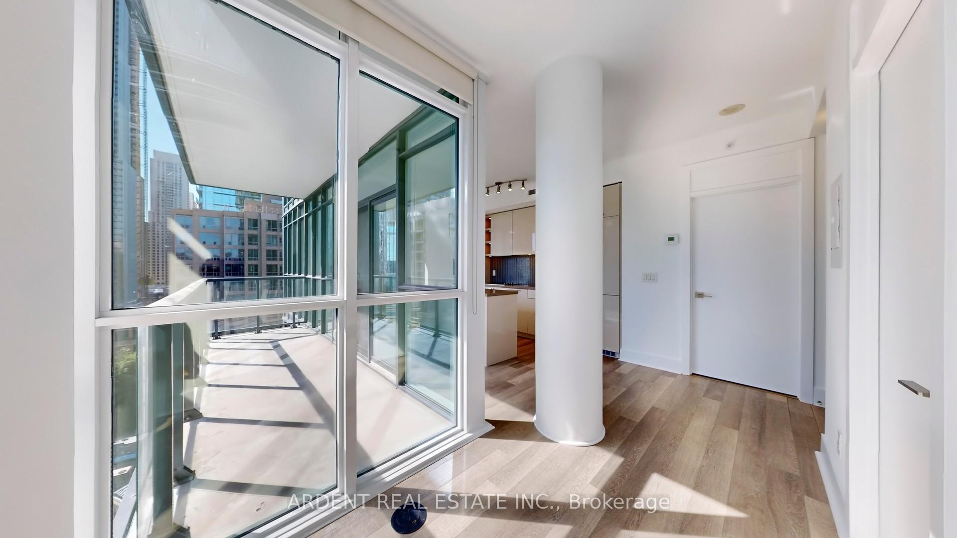 3 Bedrooms Condo at 32 Davenport,  Toronto For sale