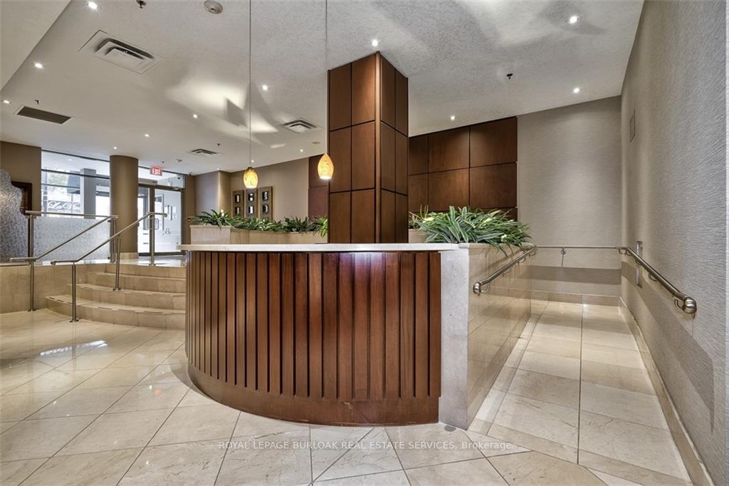 2 Bedrooms Condo at 1477 Lakeshore,  Burlington For sale