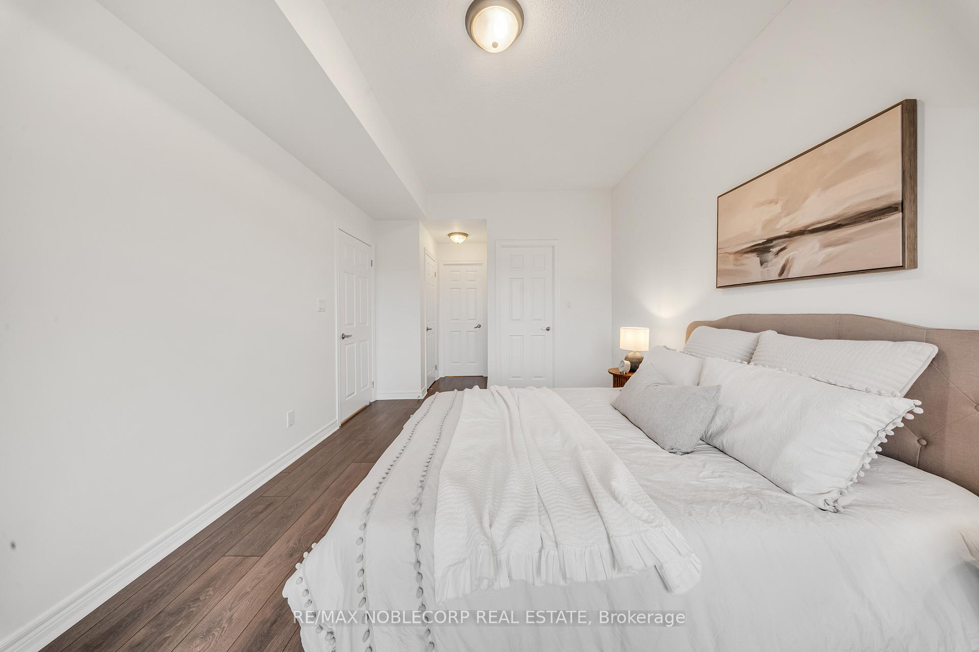 3 Bedrooms Condo at 121 Woodbridge, Vaughan For sale