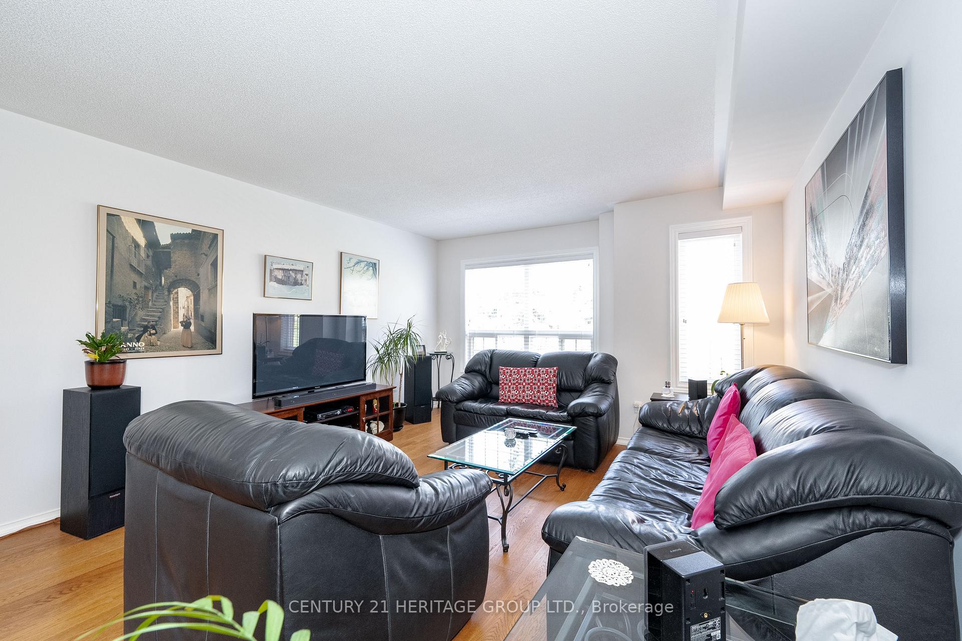 3 Bedrooms Condo at 124 Rory,  Toronto For sale