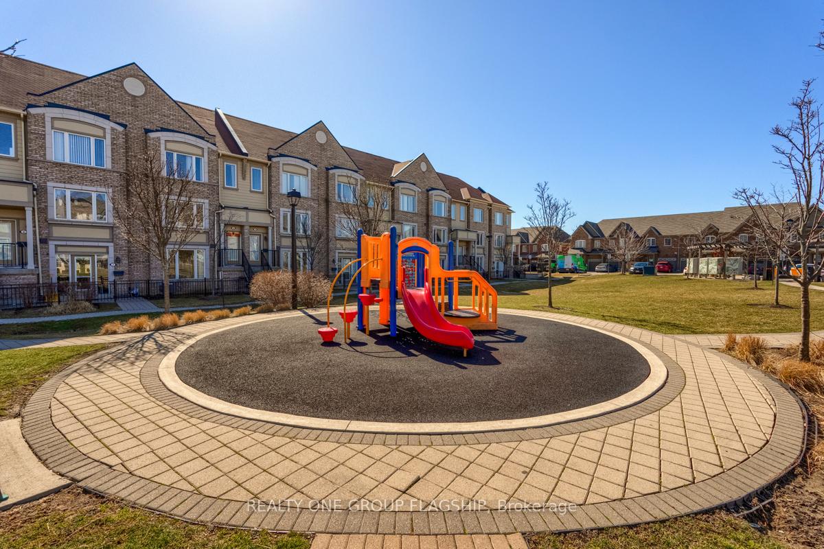 3 Bedrooms Condo at 3185 Boxford,  Mississauga For sale