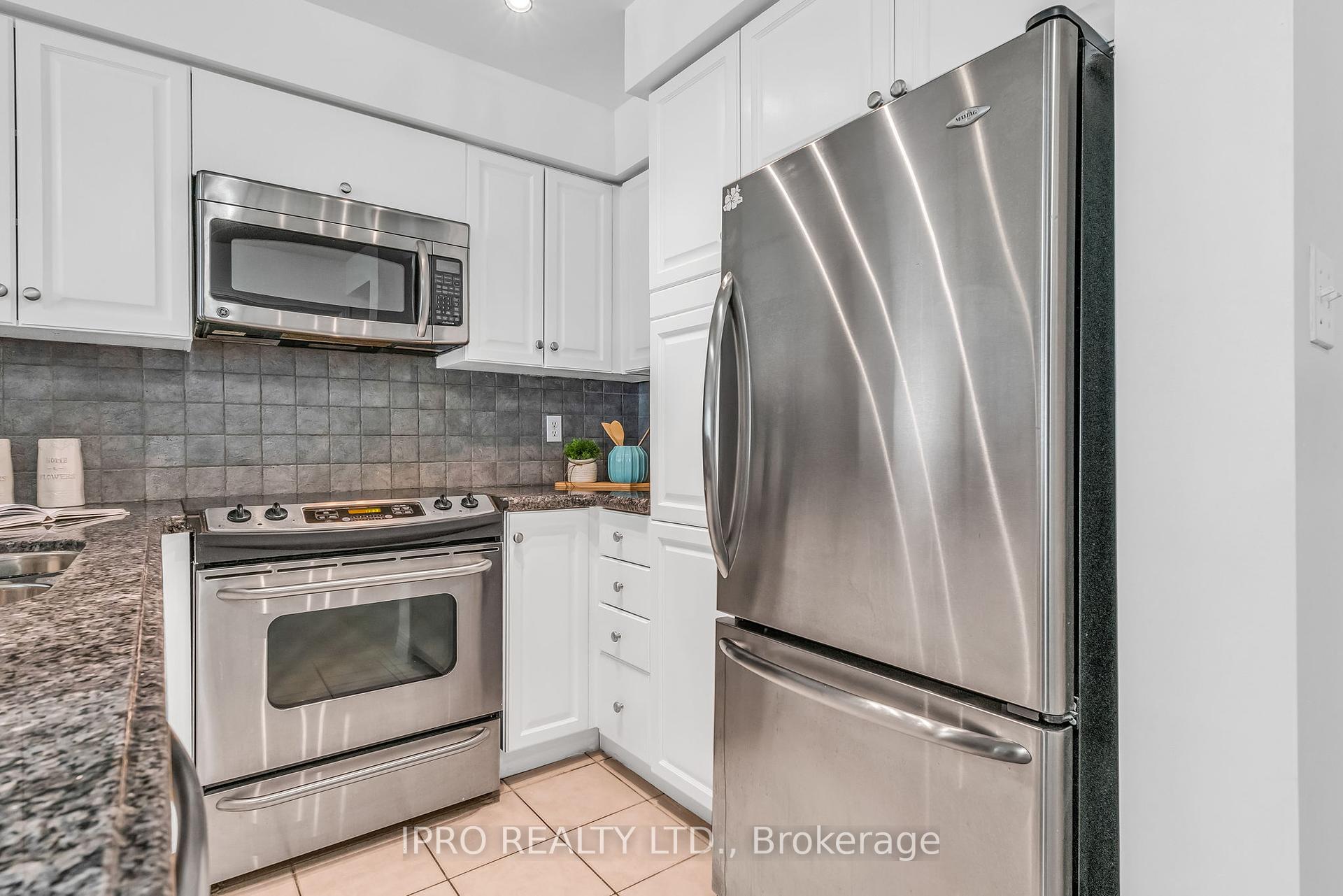 3 Bedrooms Condo at 23 Lorraine, Toronto For sale
