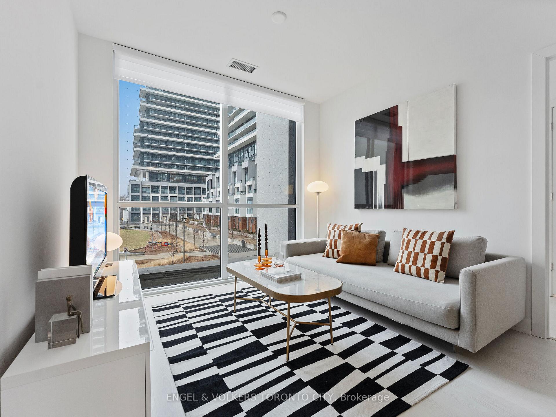 4 Bedrooms Condo at 30 Inn On The Park, Toronto For sale