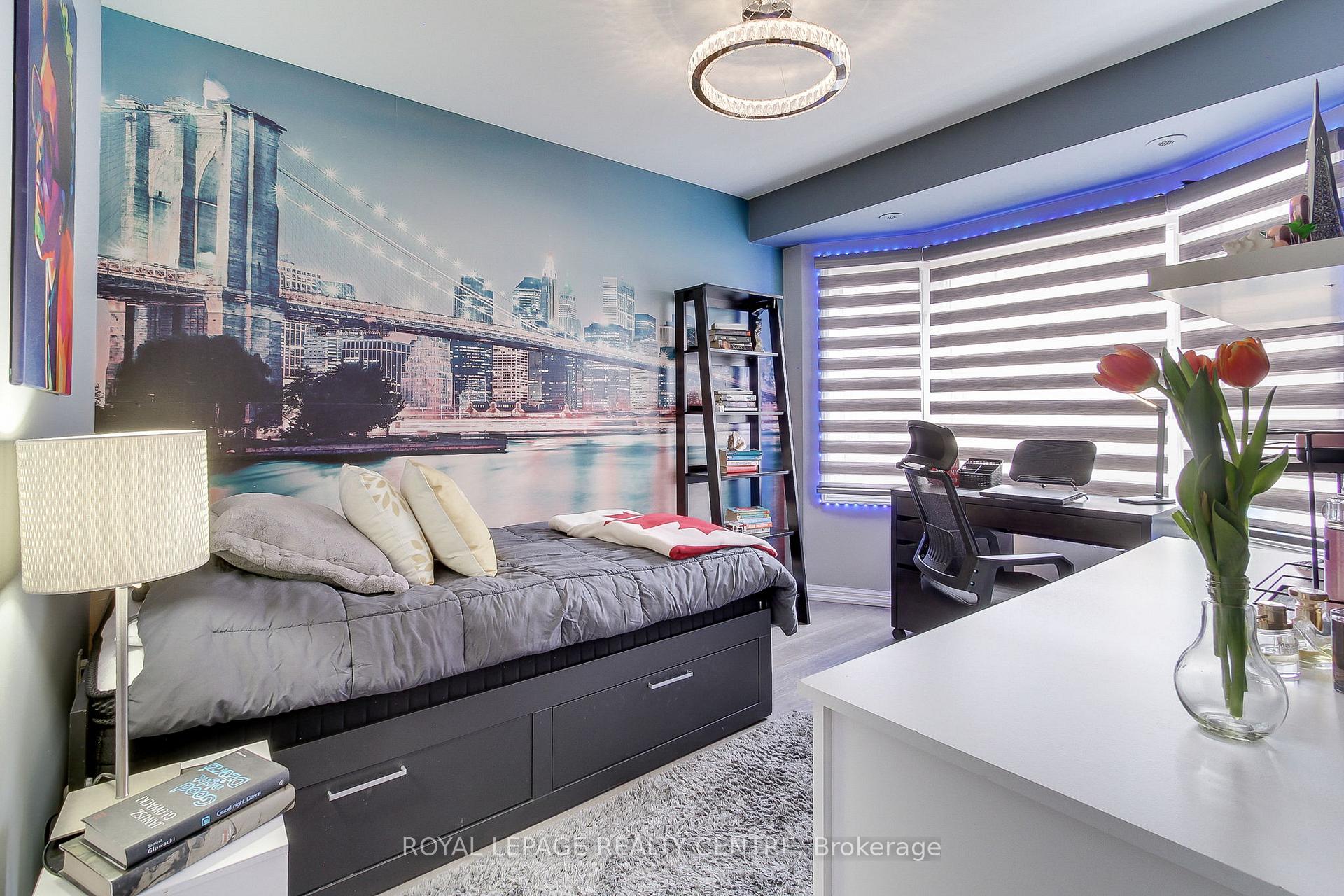 3 Bedrooms Condo at 750 Neighbourhood,  Mississauga For sale