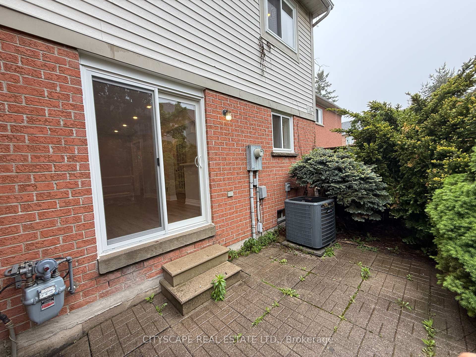 4 Bedrooms Condo at 5659 Glen Erin, Mississauga For sale