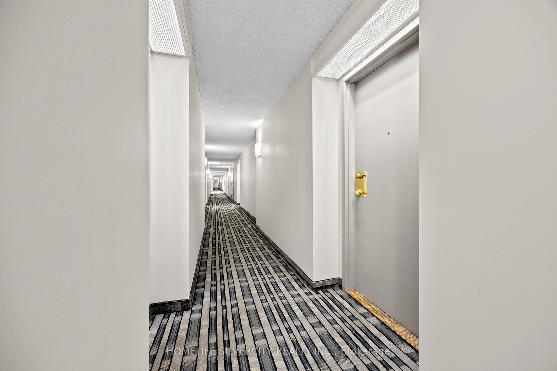 3 Bedrooms Condo at 145 Hillcrest, Mississauga For sale