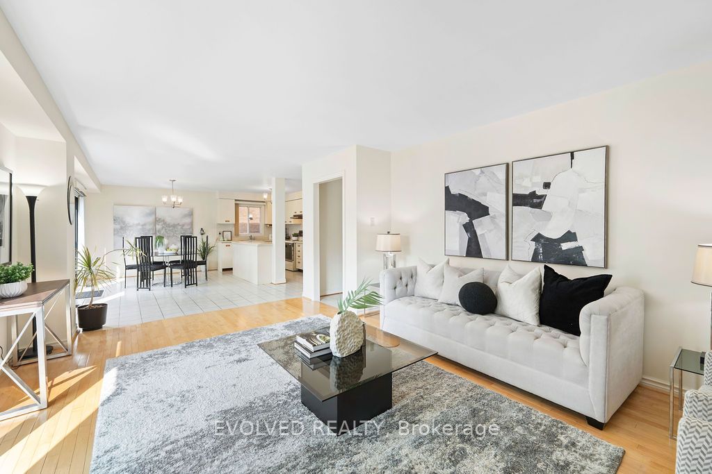 27 Hewlett Crescent