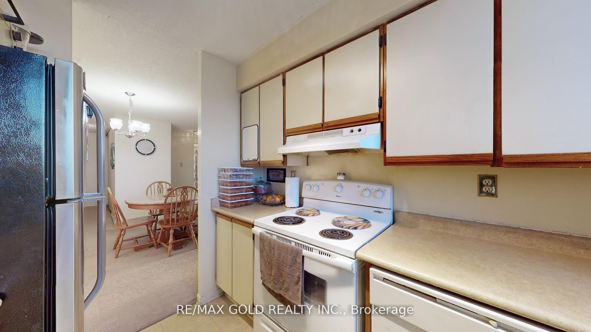 2 Bedrooms Condo at 99 Blackwell, Toronto For sale