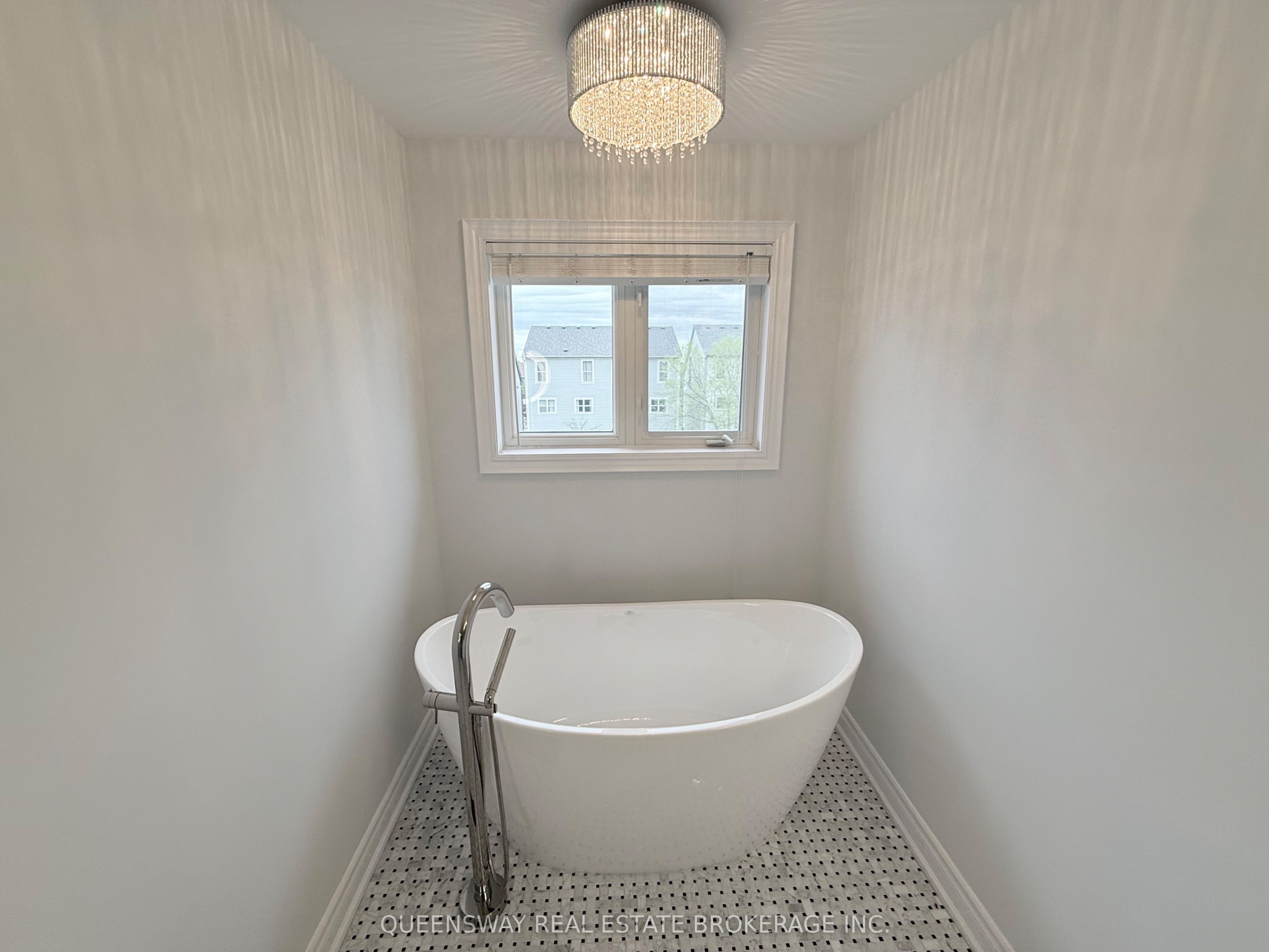 82 Roxton Road