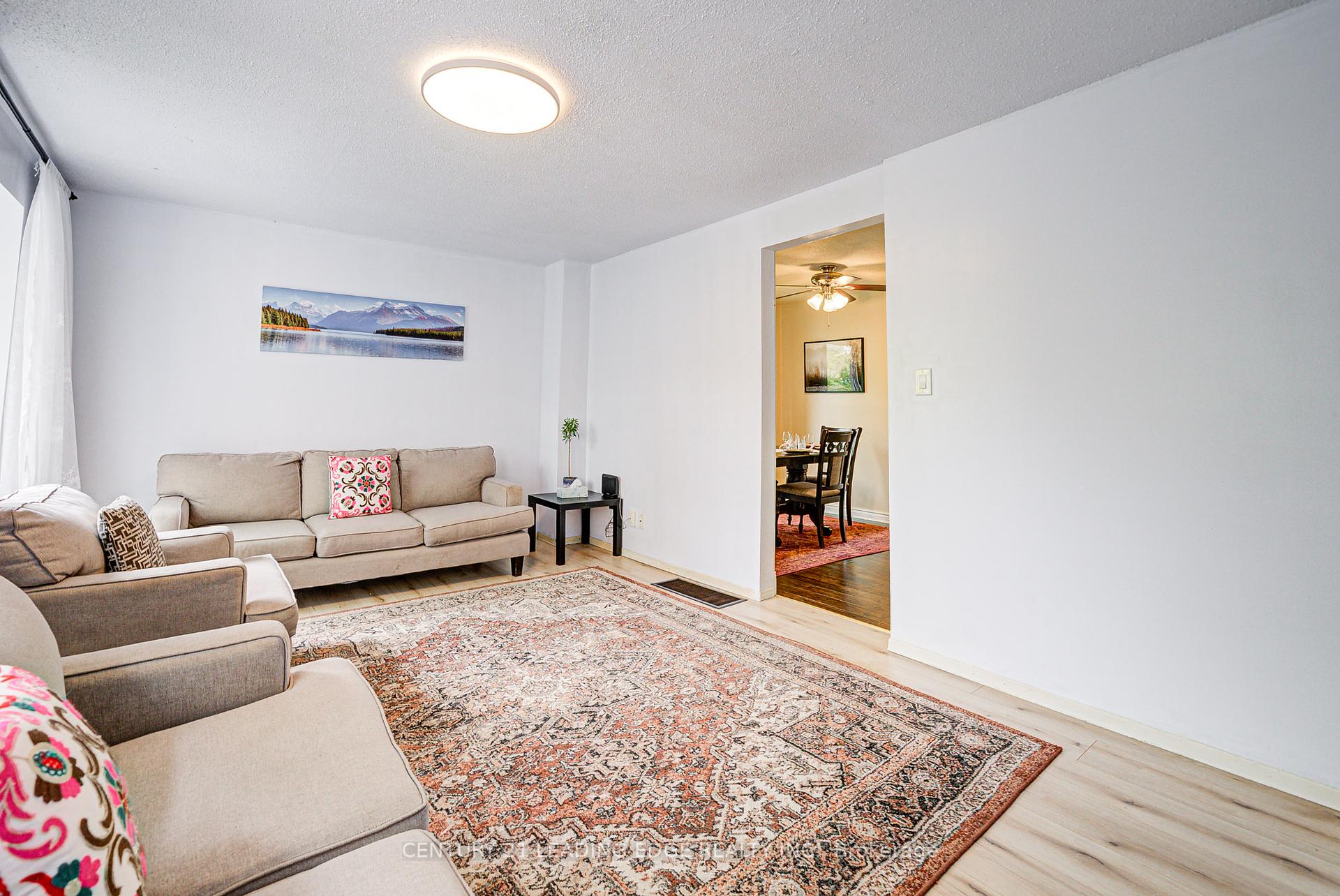 5 Bedrooms Condo at 25 Collinsgrove, Toronto For sale