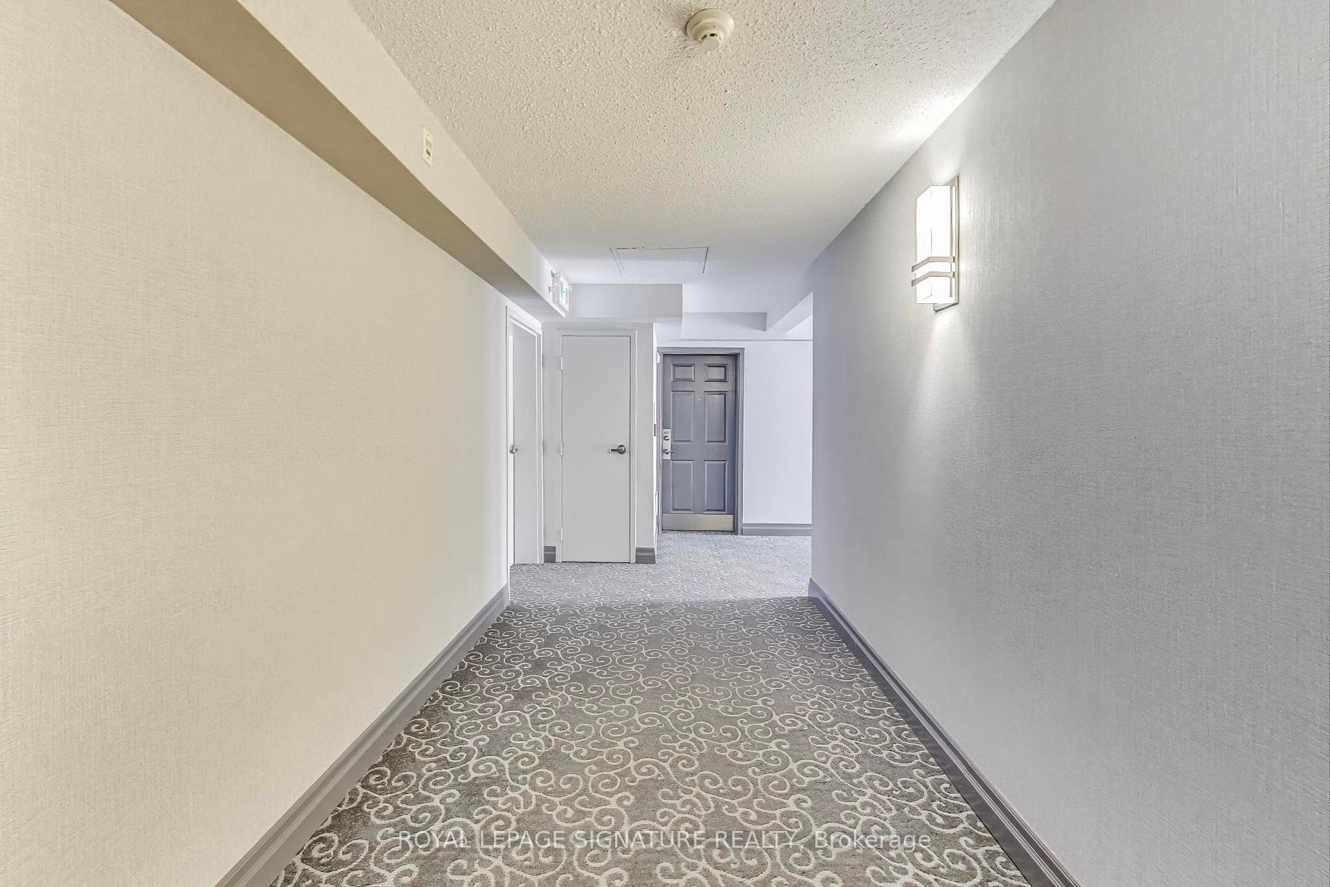 3 Bedrooms Condo at 1460 Bishops, Oakville For sale