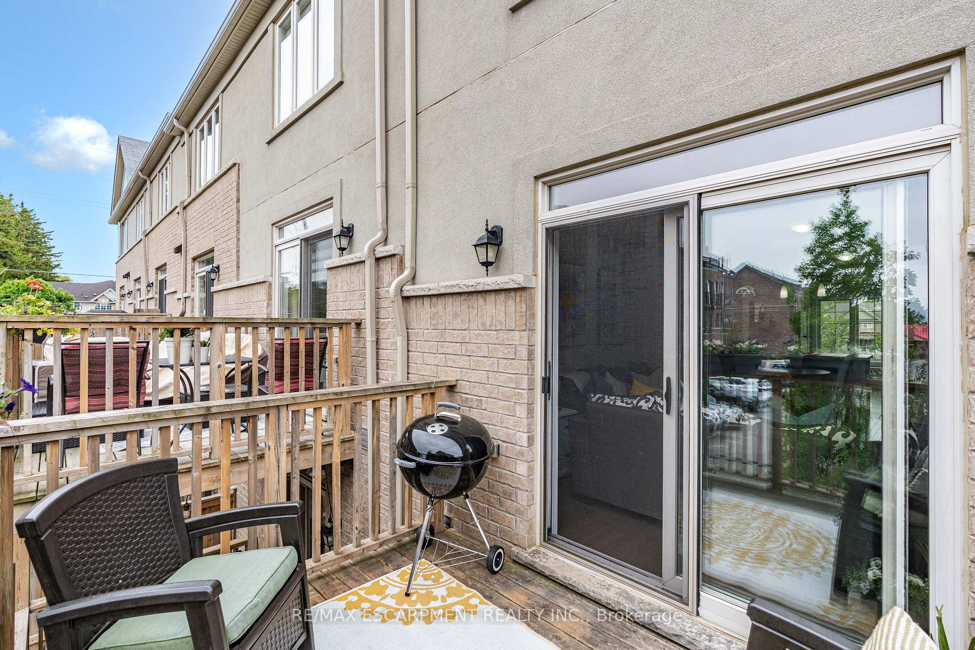 3 Bedrooms Condo at 215 Dundas, Hamilton For sale