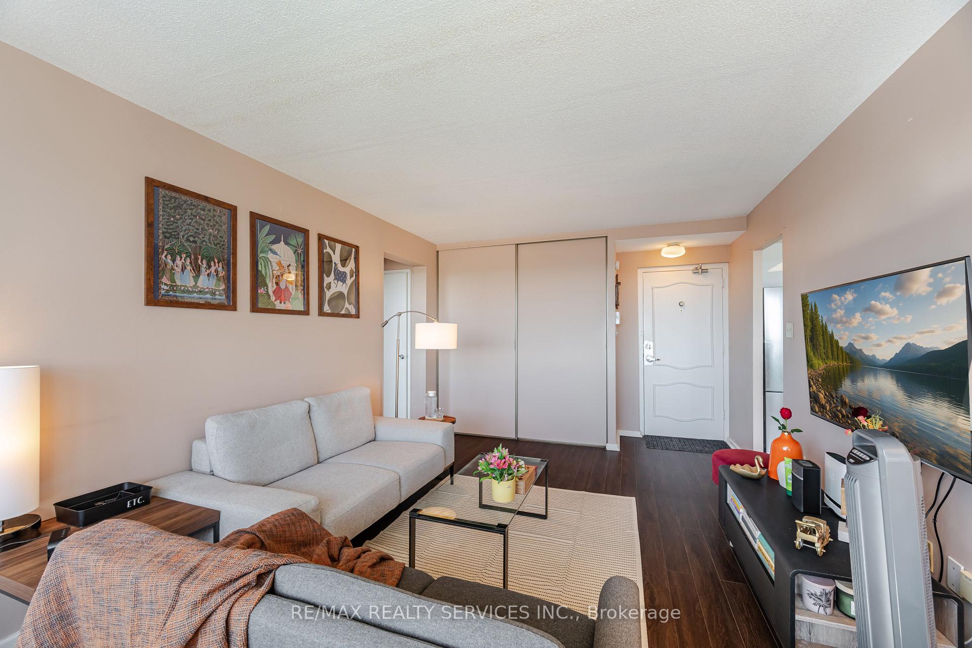 2 Bedrooms Condo at 715 Don Mills, Toronto For sale