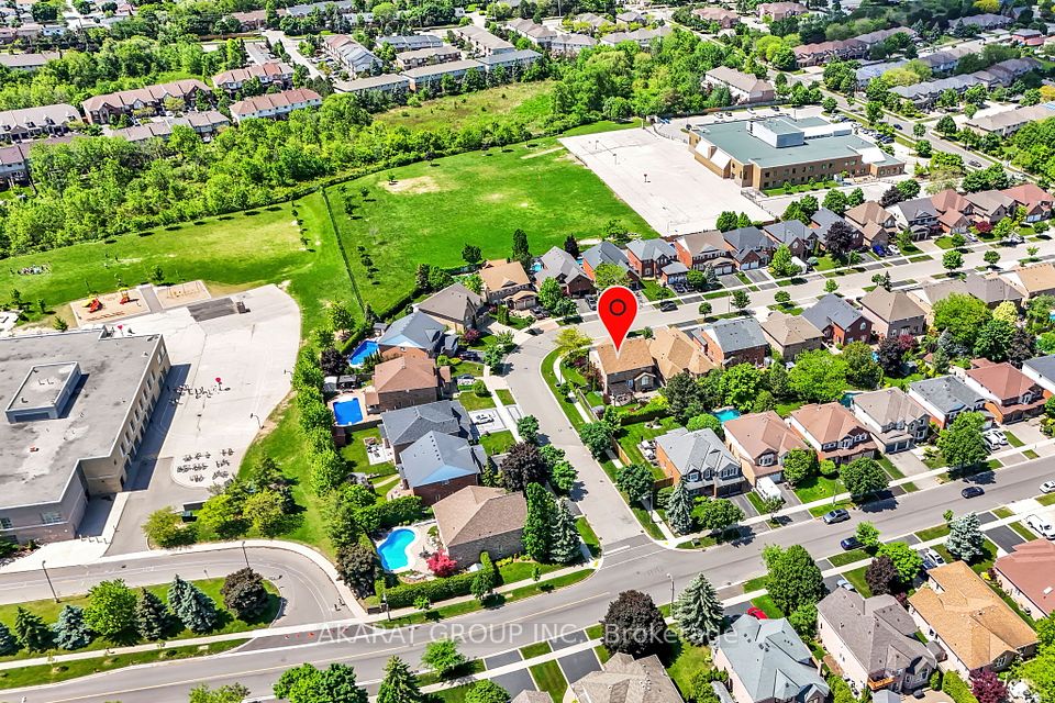 2113 Dalecroft Crescent, Burlington, ON L7M 4B3