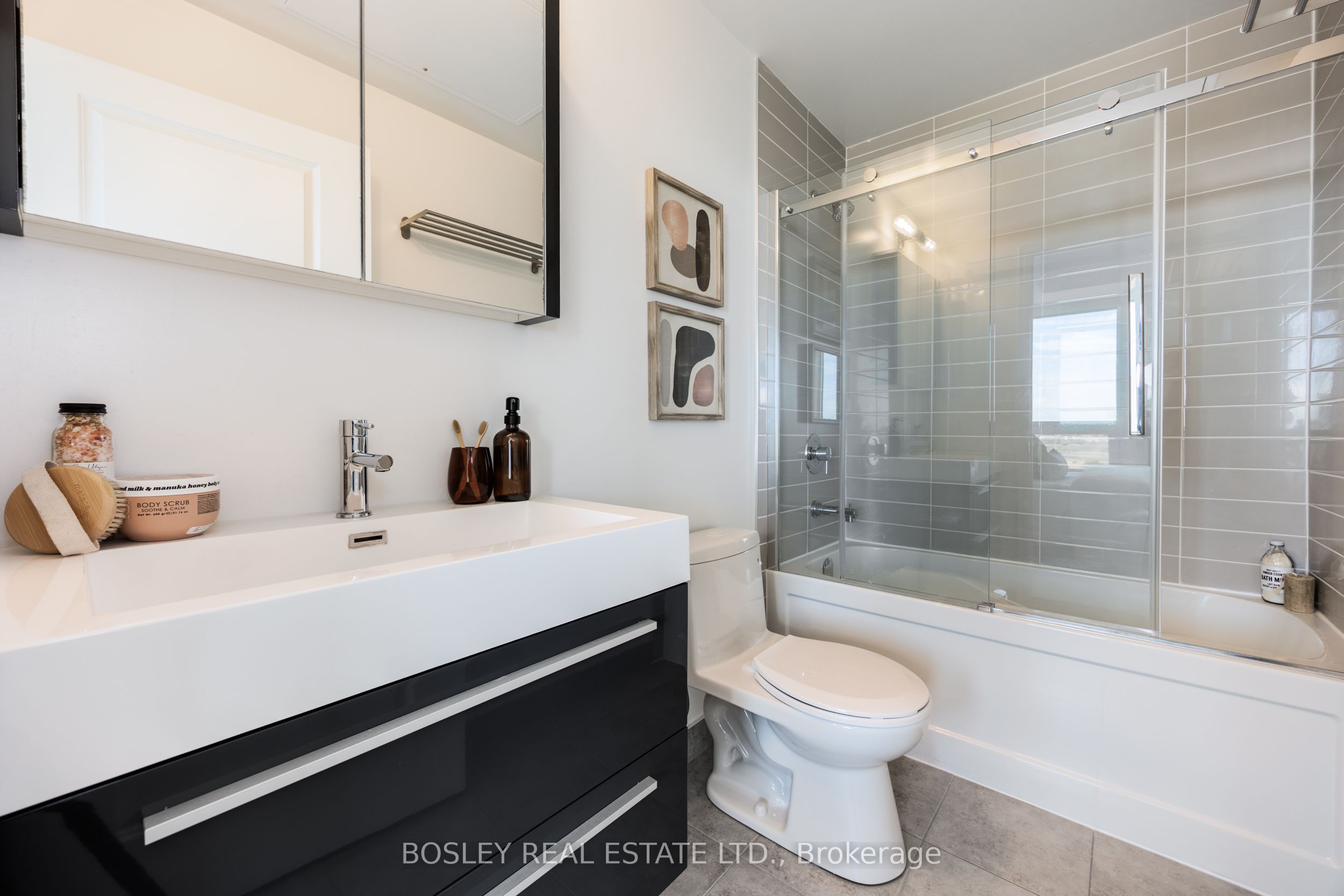 8 Rouge Valley Drive W, #908