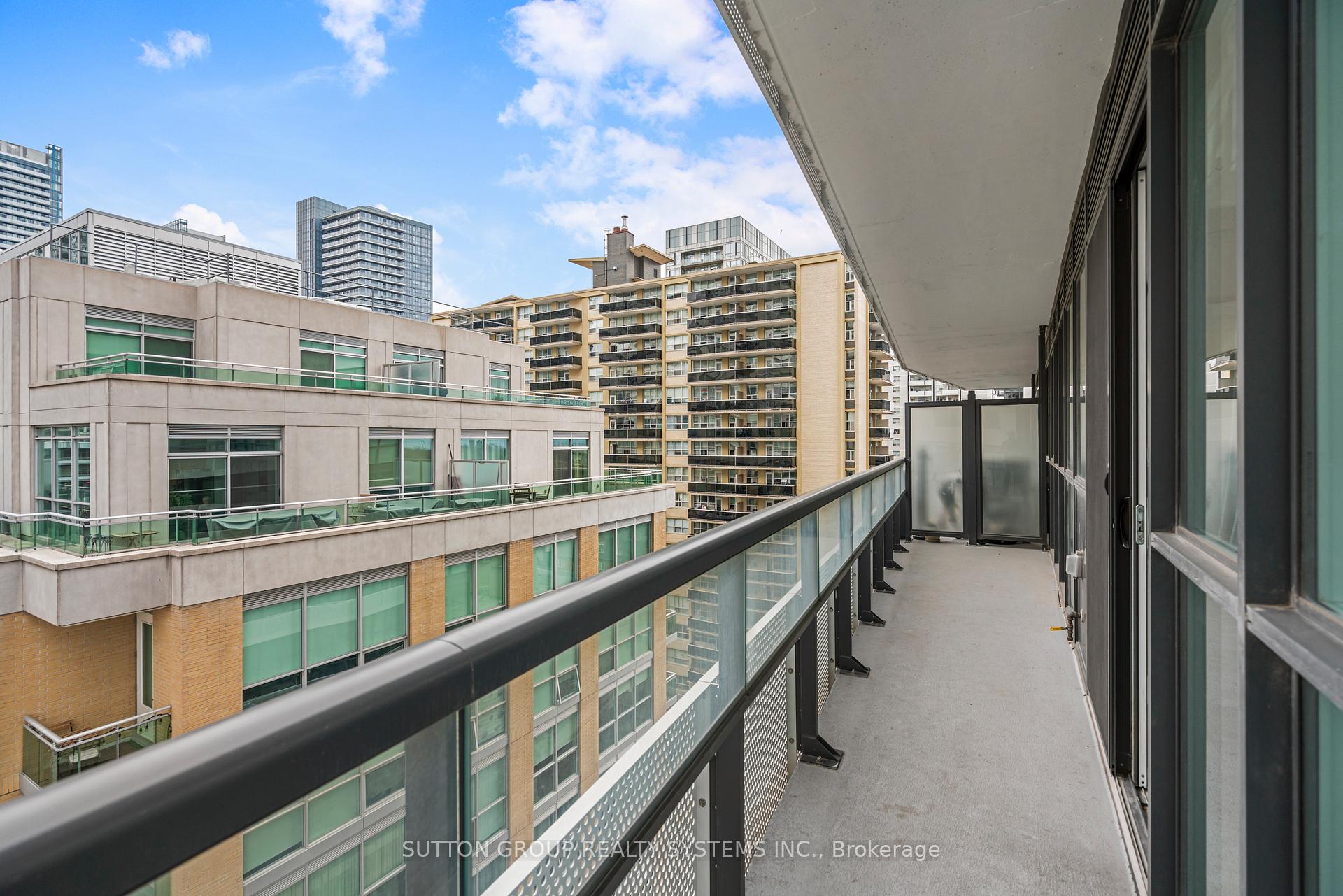 2 Bedrooms Condo at 11 Lillian, Toronto For sale