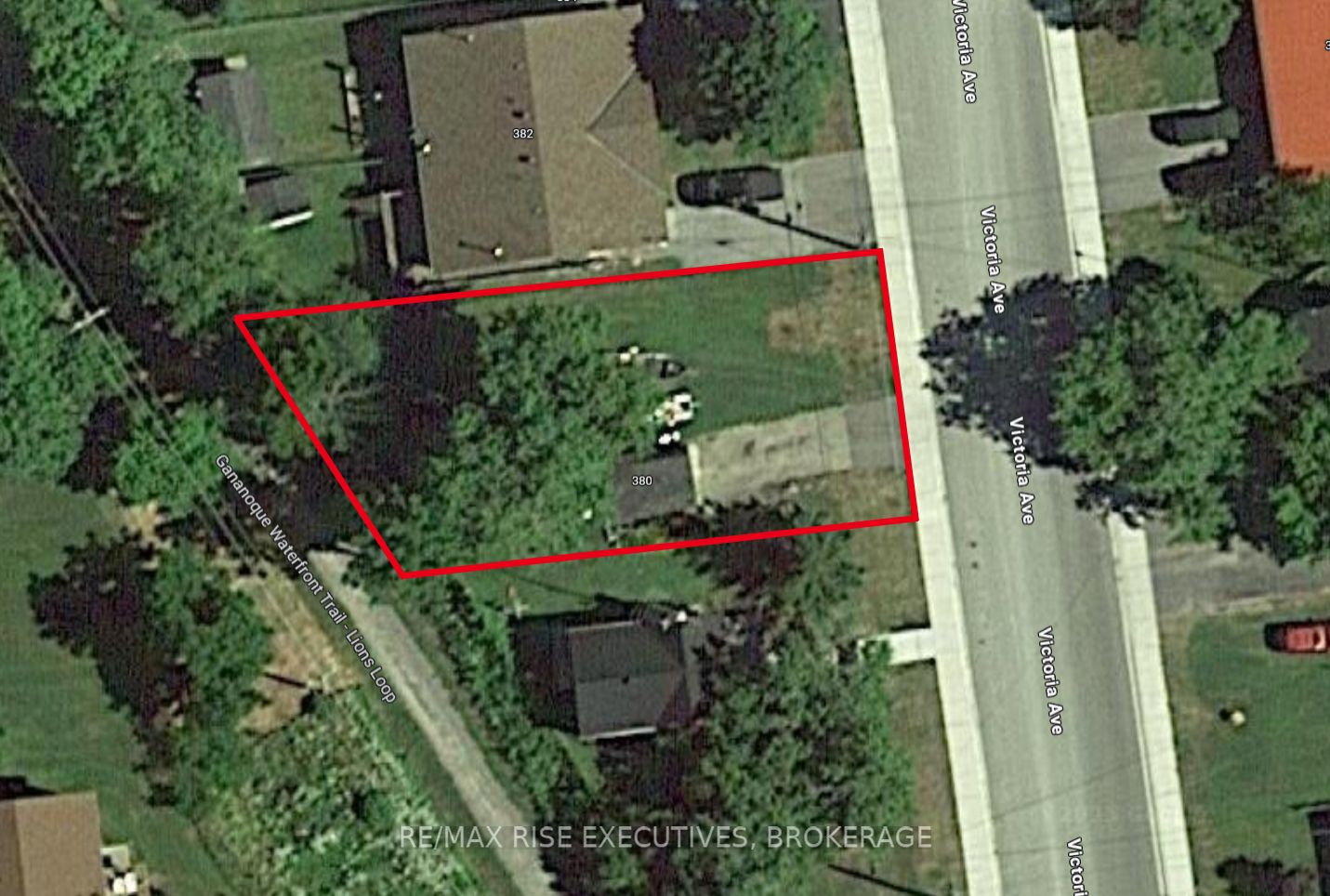380 Victoria Avenue, Gananoque, ON K7G 2S5