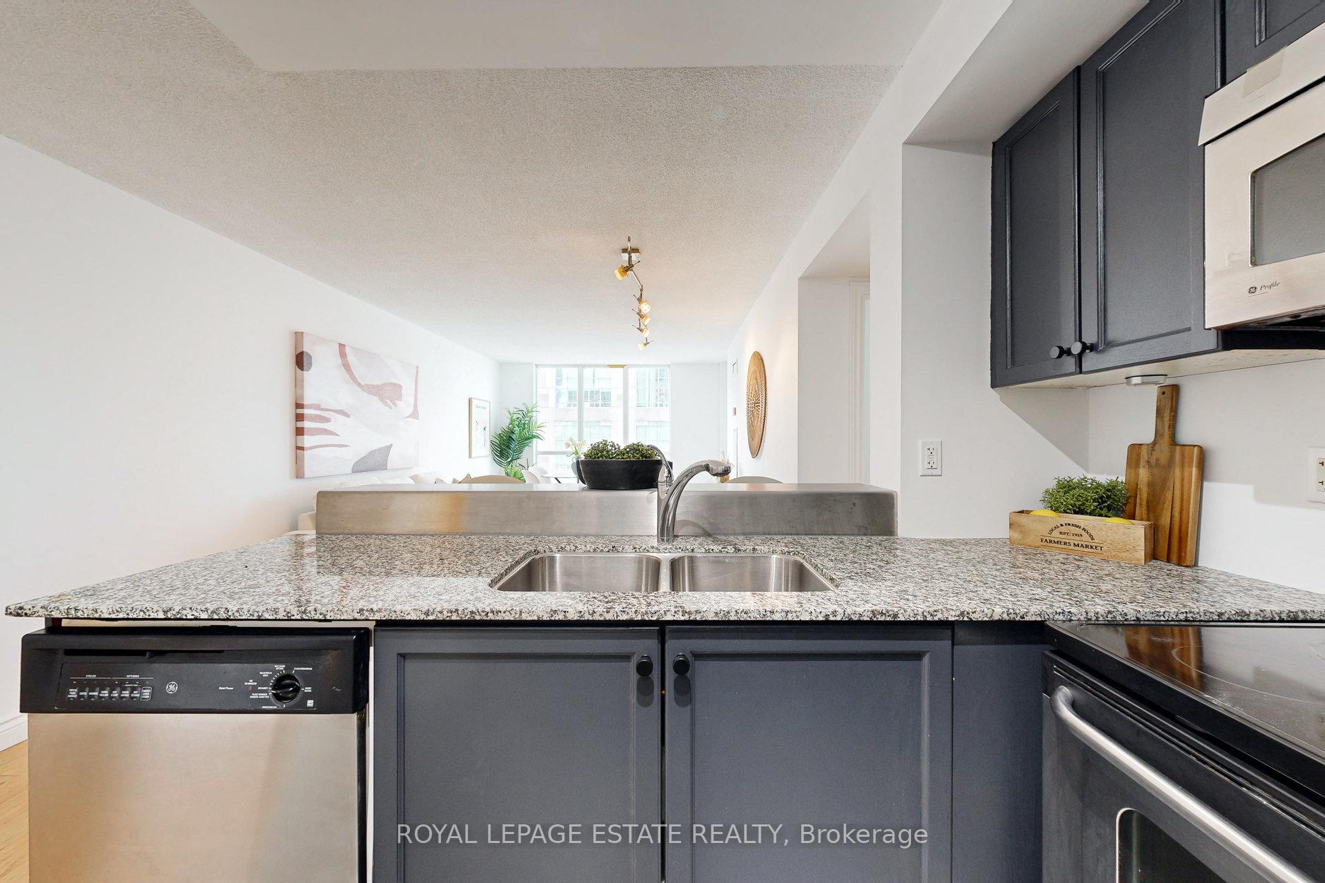 2 Bedrooms Condo at 185 Legion,  Toronto For sale